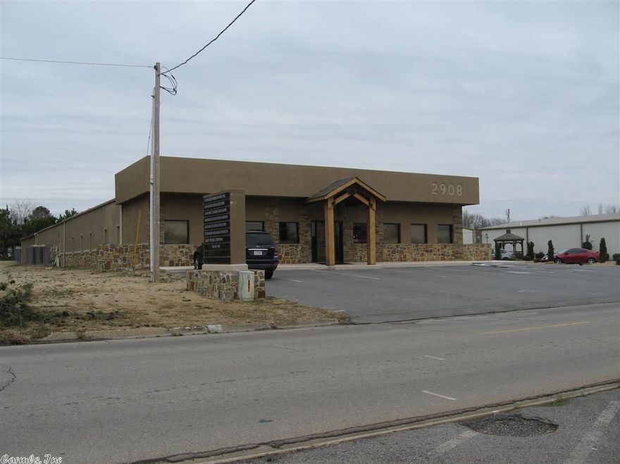 Professional Office Bldg. in a prime location in east Searcy.