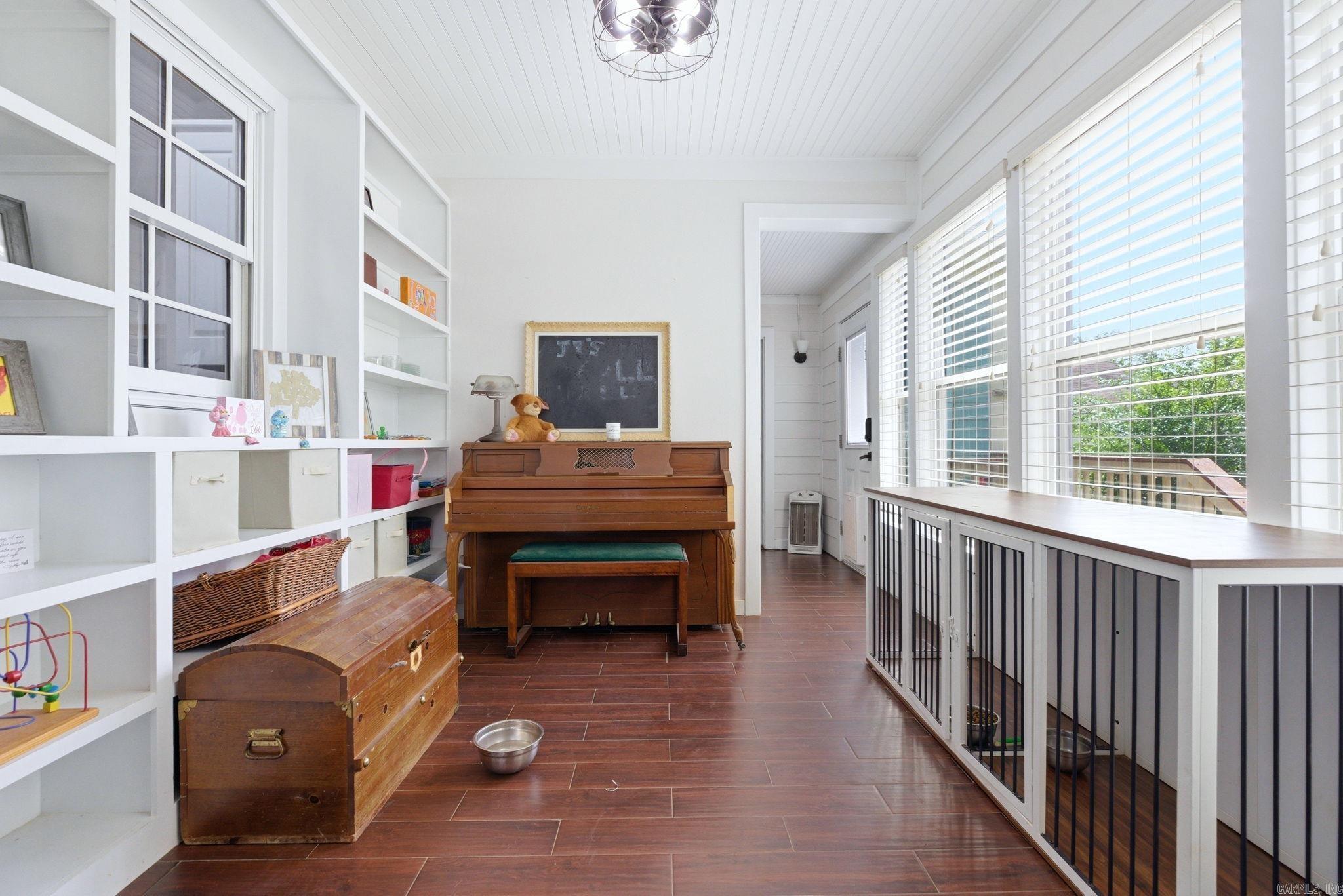 MIDTOWN BRYANT - Residential