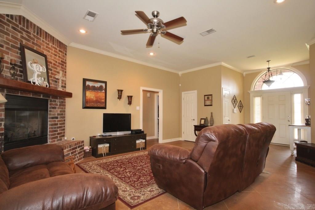 COUNTRY CLUB OF ARK THE - Residential