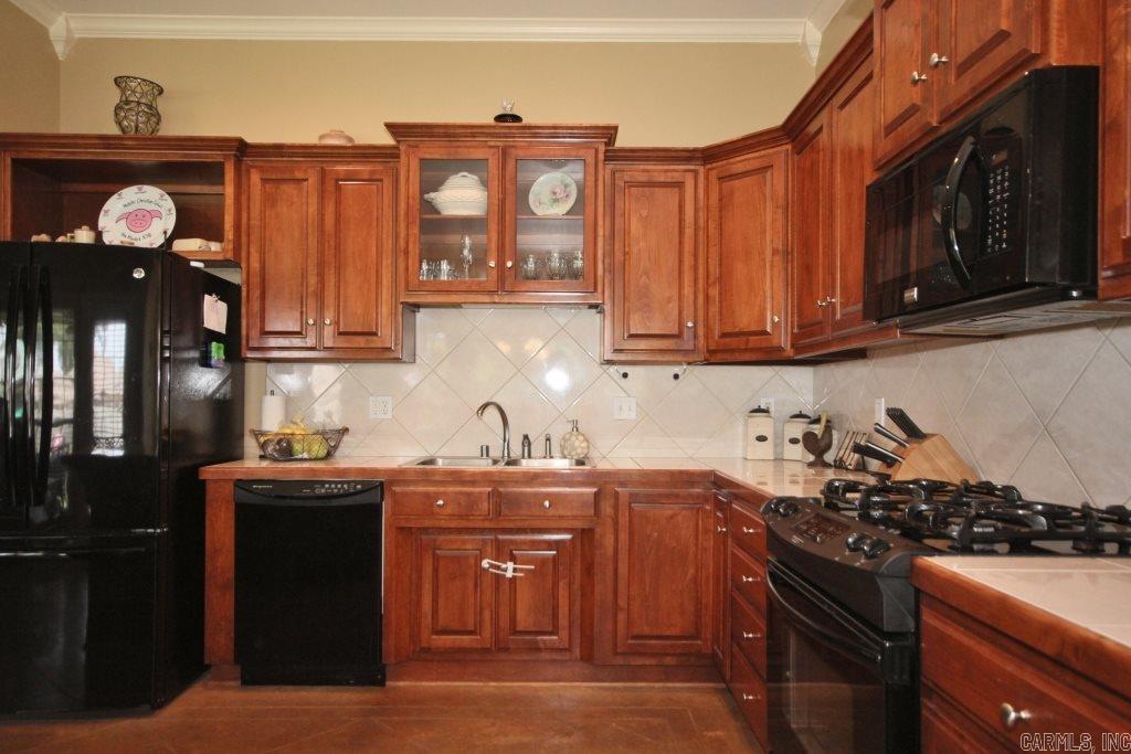 COUNTRY CLUB OF ARK THE - Residential