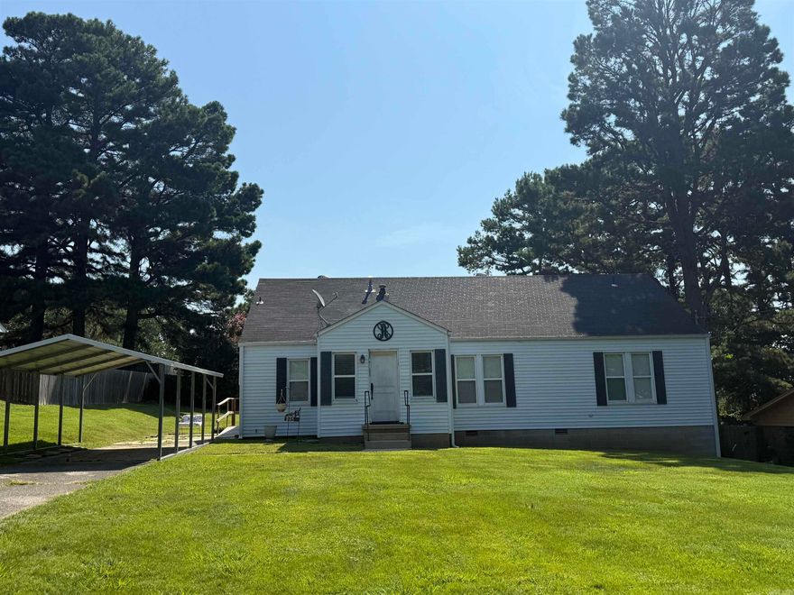 Adorable cottage style home on a dead end street
