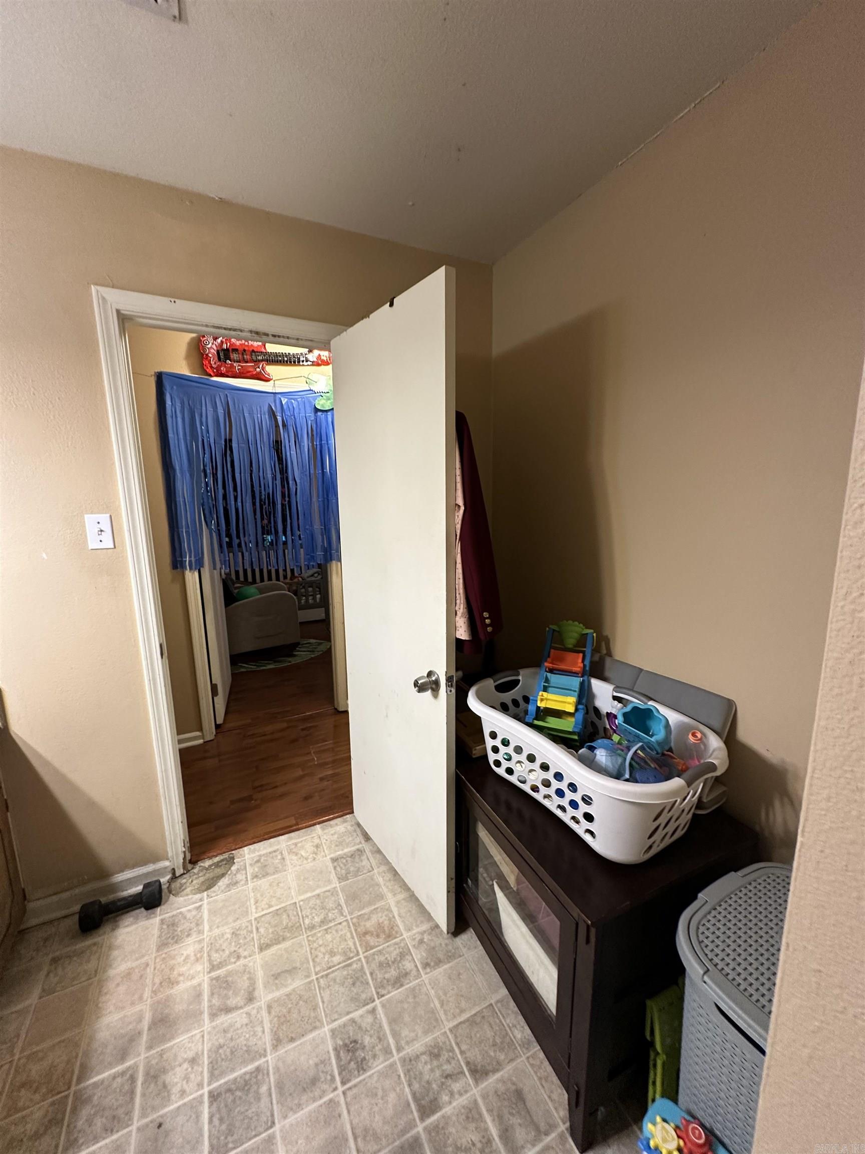 MEADOWLARK - Residential