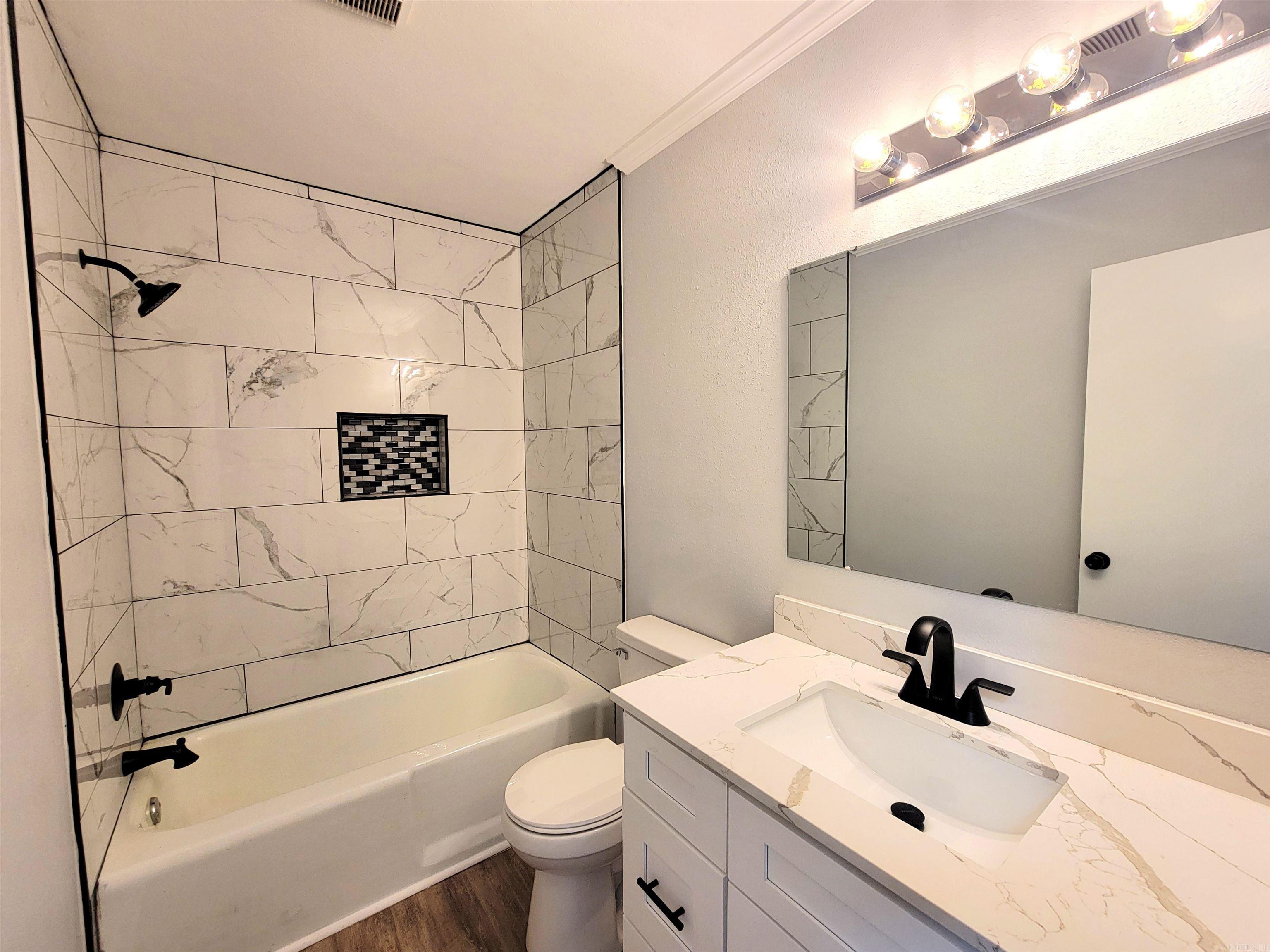 LEAWOOD NORTH ADD - Residential