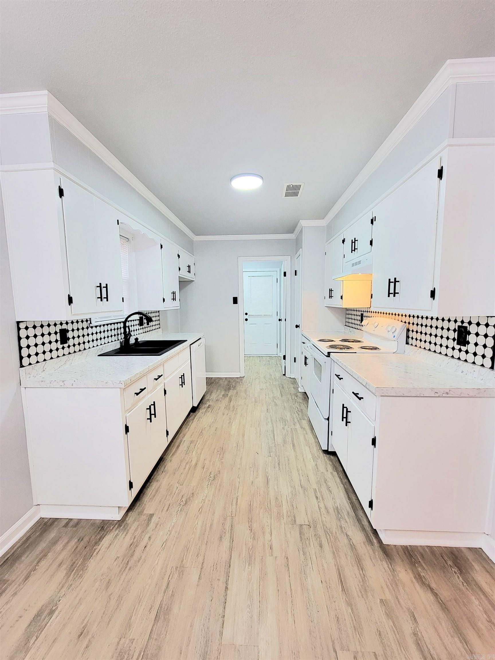 LEAWOOD NORTH ADD - Residential