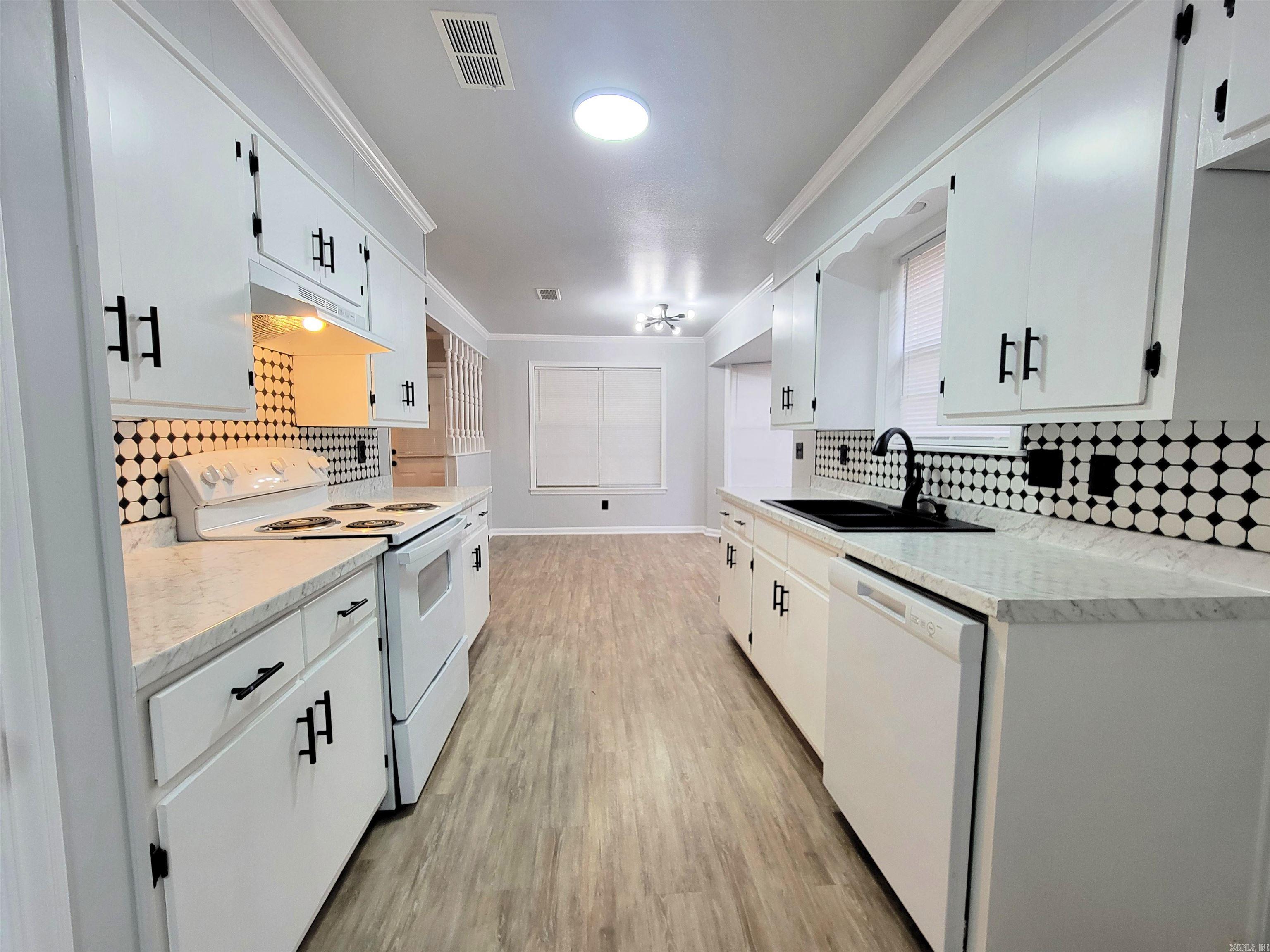 LEAWOOD NORTH ADD - Residential