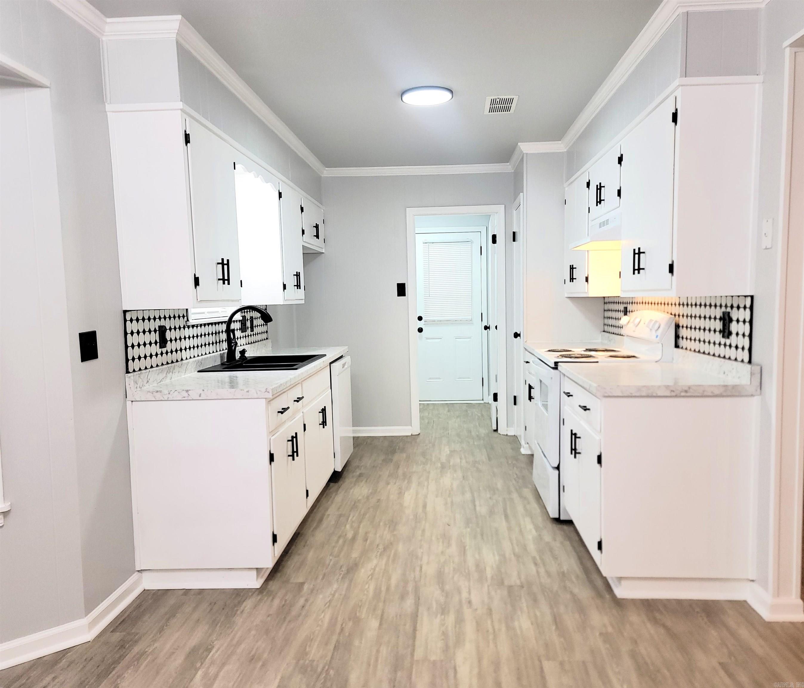 LEAWOOD NORTH ADD - Residential