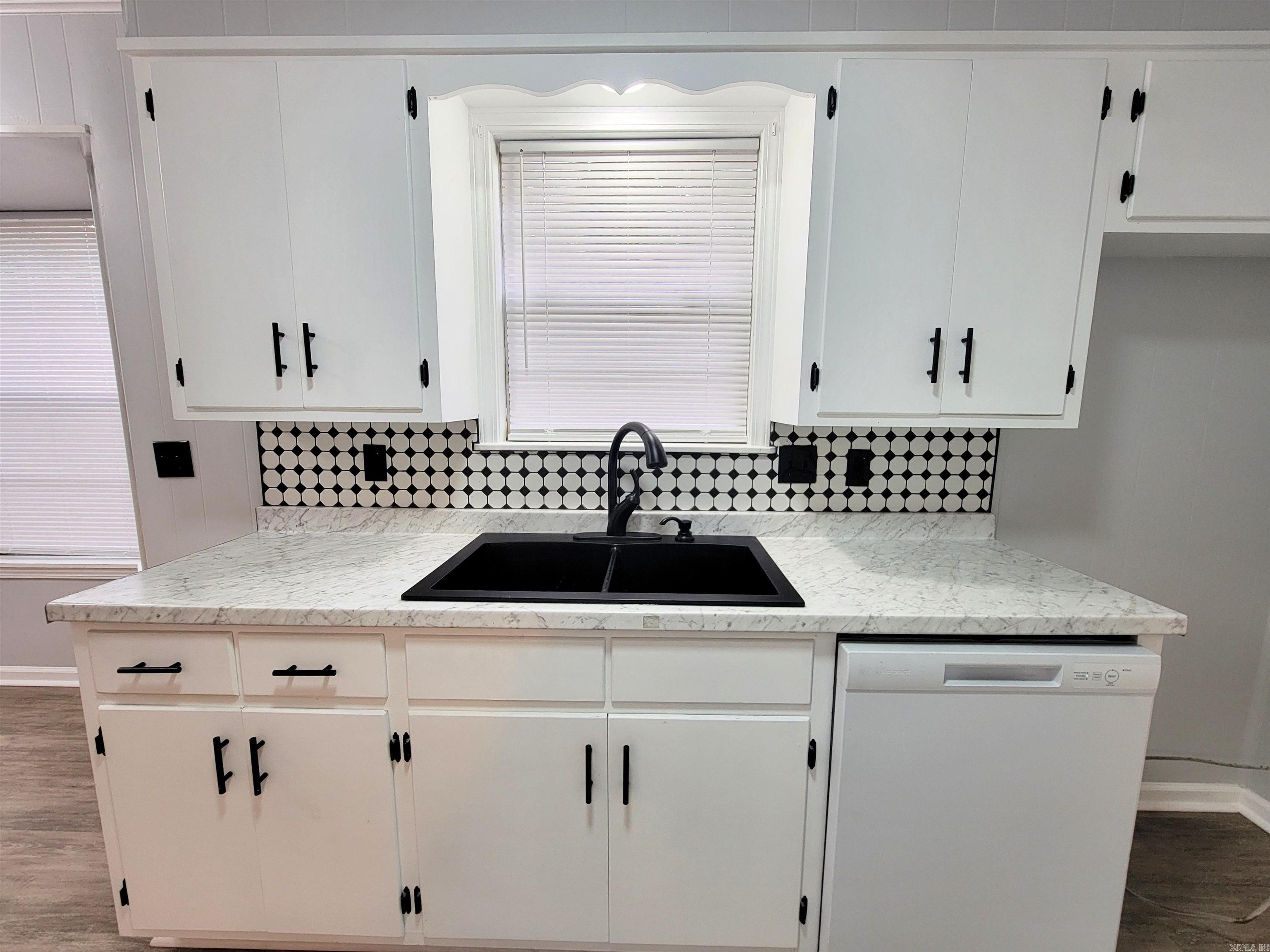 LEAWOOD NORTH ADD - Residential