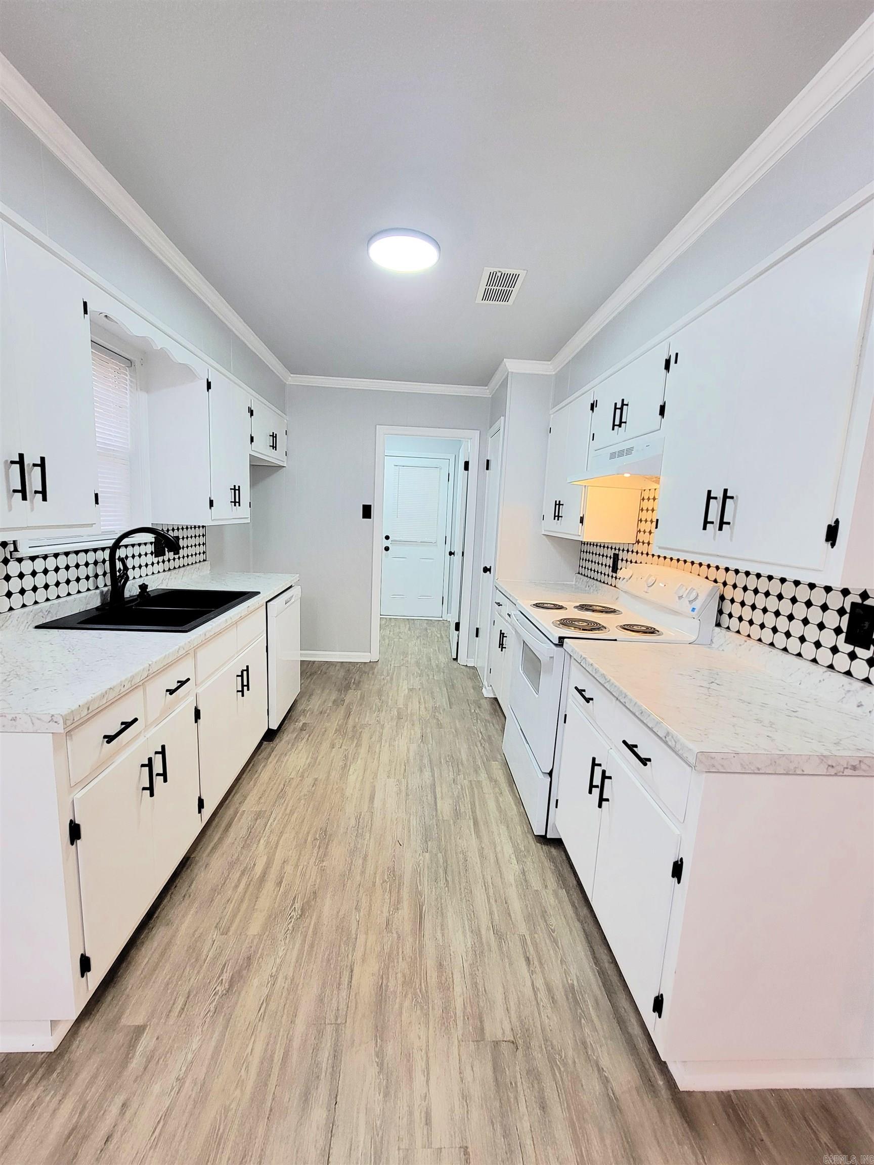 LEAWOOD NORTH ADD - Residential