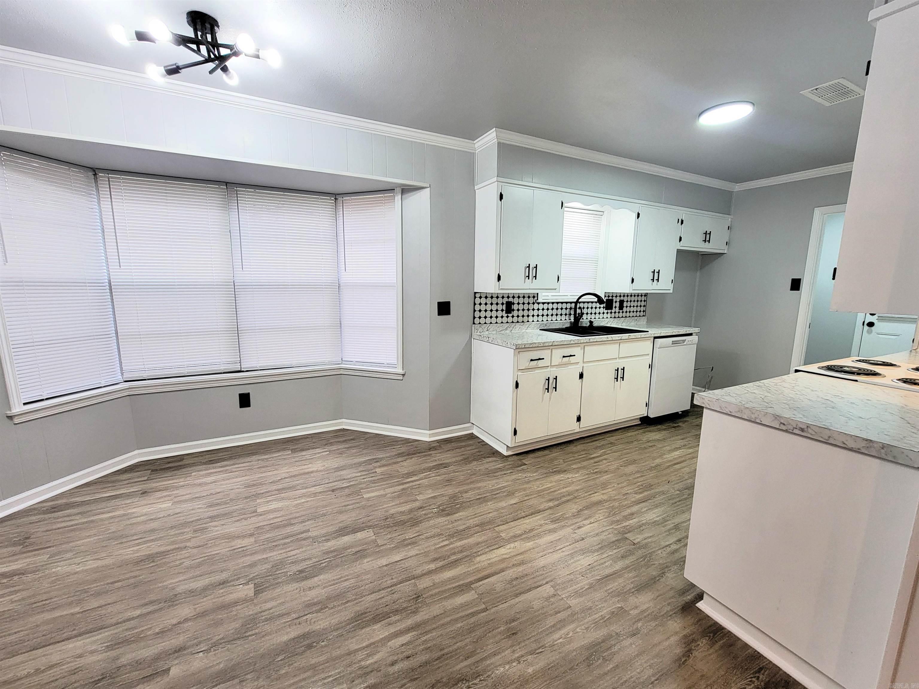 LEAWOOD NORTH ADD - Residential