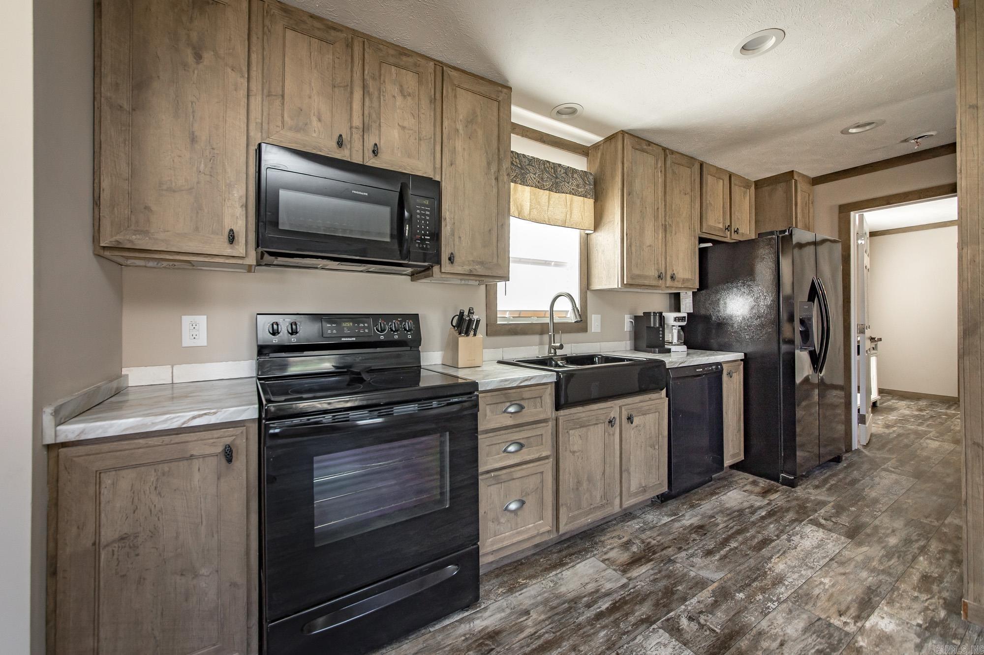 LAZY CREEK ESTATES - Residential