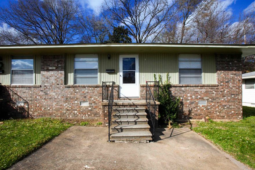 Newly remodeled 2BD duplex in North Little Rock close to Burns Park and convenient interstate access. New paint and flooring throughout. Beautiful granite countertops in the kitchen and bathroom. New carpet in bedrooms. The lease for this property is for 2 years with a 3% increase after the first year and income has to be three times the amount of rent unless you have a housing voucher.