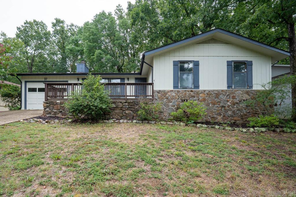 FANTASTIC 3 BED 2 BATH HOME WITH SUN ROOM AND DINING ROOM WITH LAKE VIEW. THIS HOME FEATURES A BEAUTIFUL VIEW OF THE LAKE, NICE DECK FOR ENTERTAINING AND RELAXING, LVT THROUGH OUT, TILE WET AREAS, NEUTRAL PAINT AND MUCH MORE. SUPER CLEAN AND MOVE IN READY