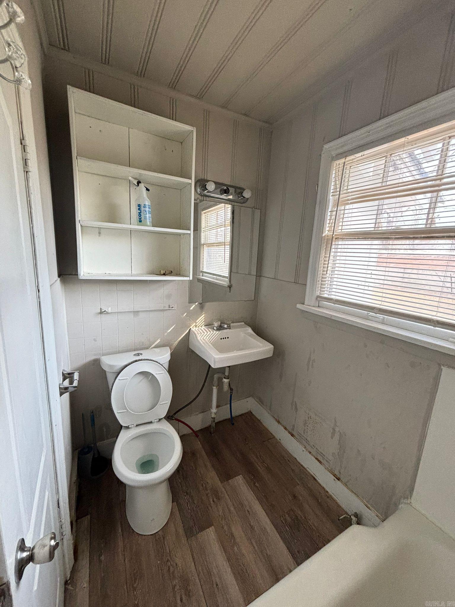 "Crestview ""G""" - Residential Lease