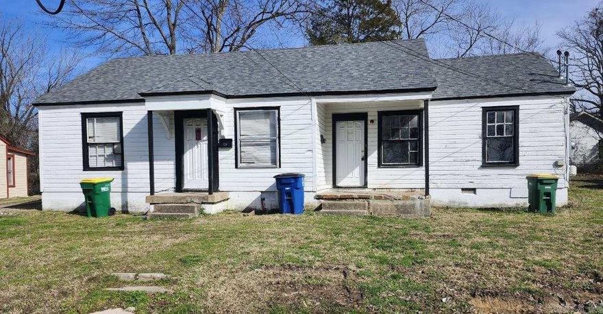 Beautiful home ready move in for you and your family. It has one bedroom and 1 bathroom. Weather starting a family or looking for a place for you.   Anyone interested should apply first. At the top right corner which it says apply now. We require to attach the recent full paystub or proof of income to the application. Income must meet 3x the rent to be qualified. Our team will review your application and will schedule a tour as qualified.  Yearly lease term