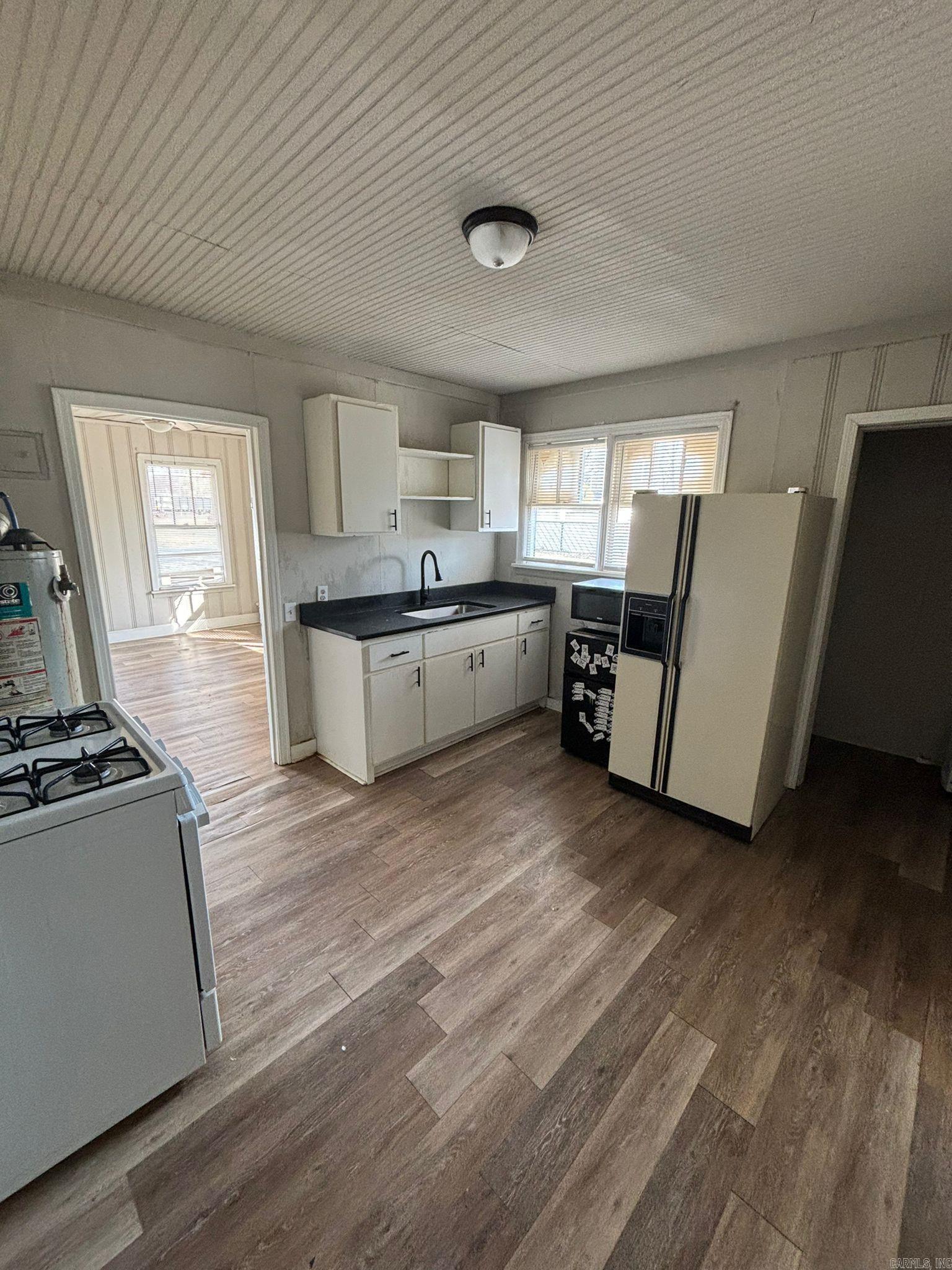 "Crestview ""G""" - Residential Lease