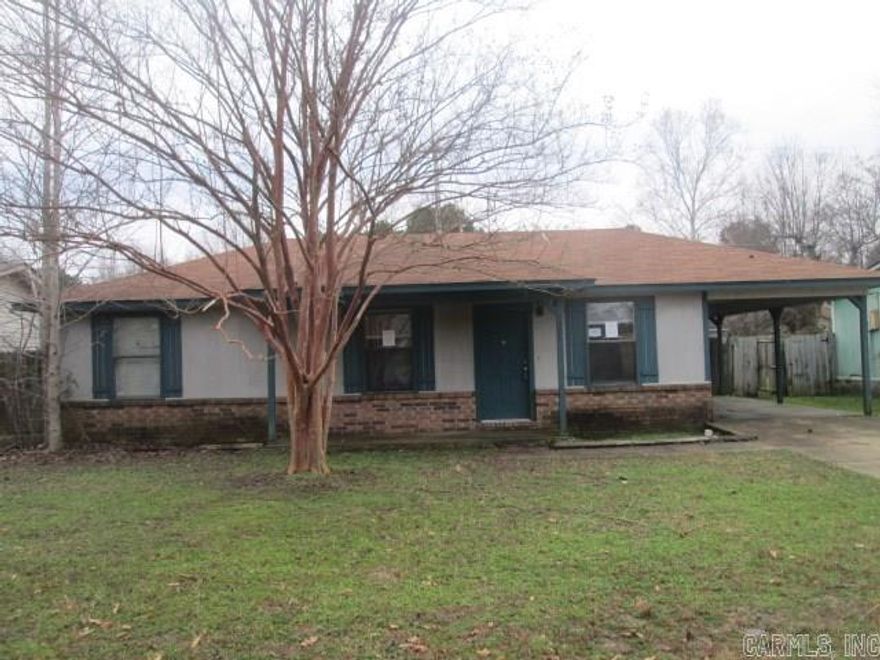 Property located off of JP Wright Loop with easy access to schools and shopping centers. Wonderful first time home or investment property with three bedrooms and one bath. Kitchen/dining room combination opens to the living room. Call today for details to make this your new home. This is a Fannie Mae Homepath property and offers must be submitted on homepath.com