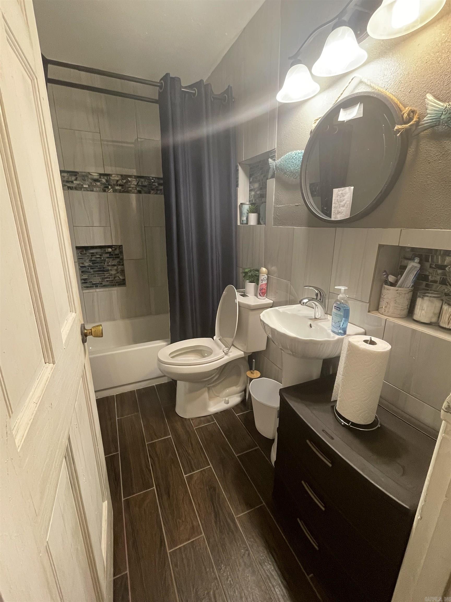 WAKEFIELD VILLAGE - Residential