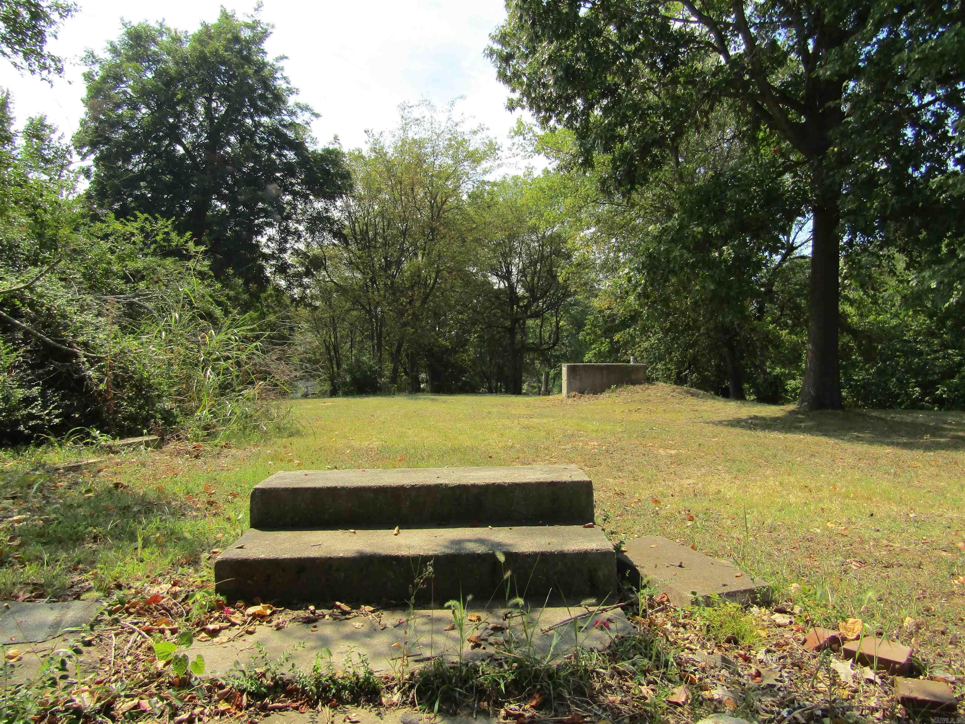 McDonalds Fourth - Land