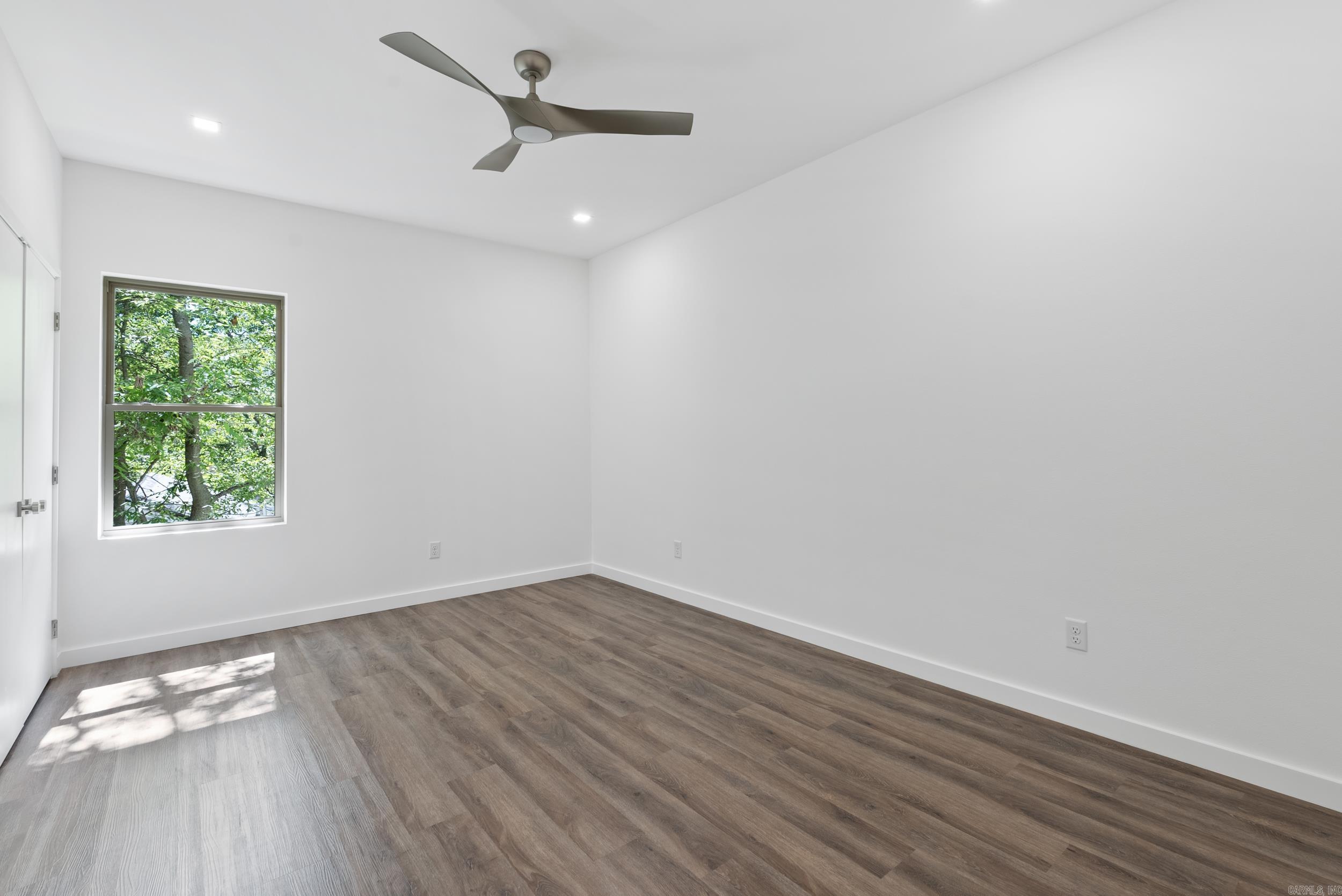 OAK GLENN - Residential