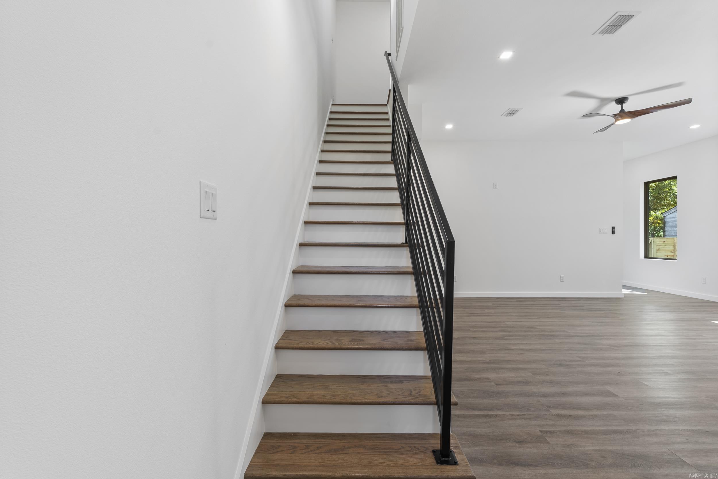 OAK GLENN - Residential