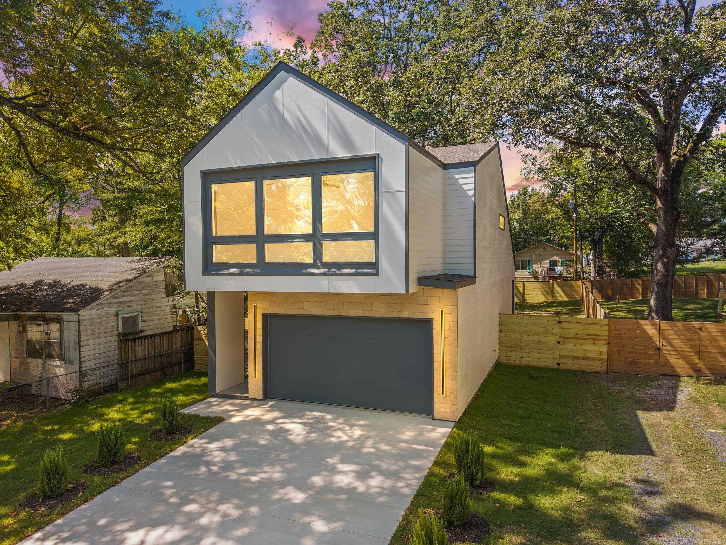 OAK GLENN - Residential