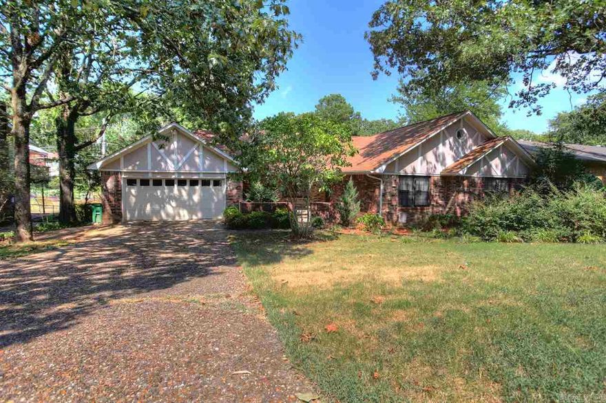 This lovely home is waiting for you. Versatile floor plan,with open Kitchen to the Great Room or it could be used as a playroom.3 Bedrooms on the same level. Hardwoods throughout the main level,Tile in all bathrooms & Laundry Room.Updated kitchen,fresh paint new appliances & more!!Screened in Porch with Landscaped Backyard.Large Storage Room in Garage. New Roof in 2010. New Carpet in the Master and Front Bedroom. Established Neighborhood, Great Schools & convenient to Shopping.Walking distance to the Lake>>