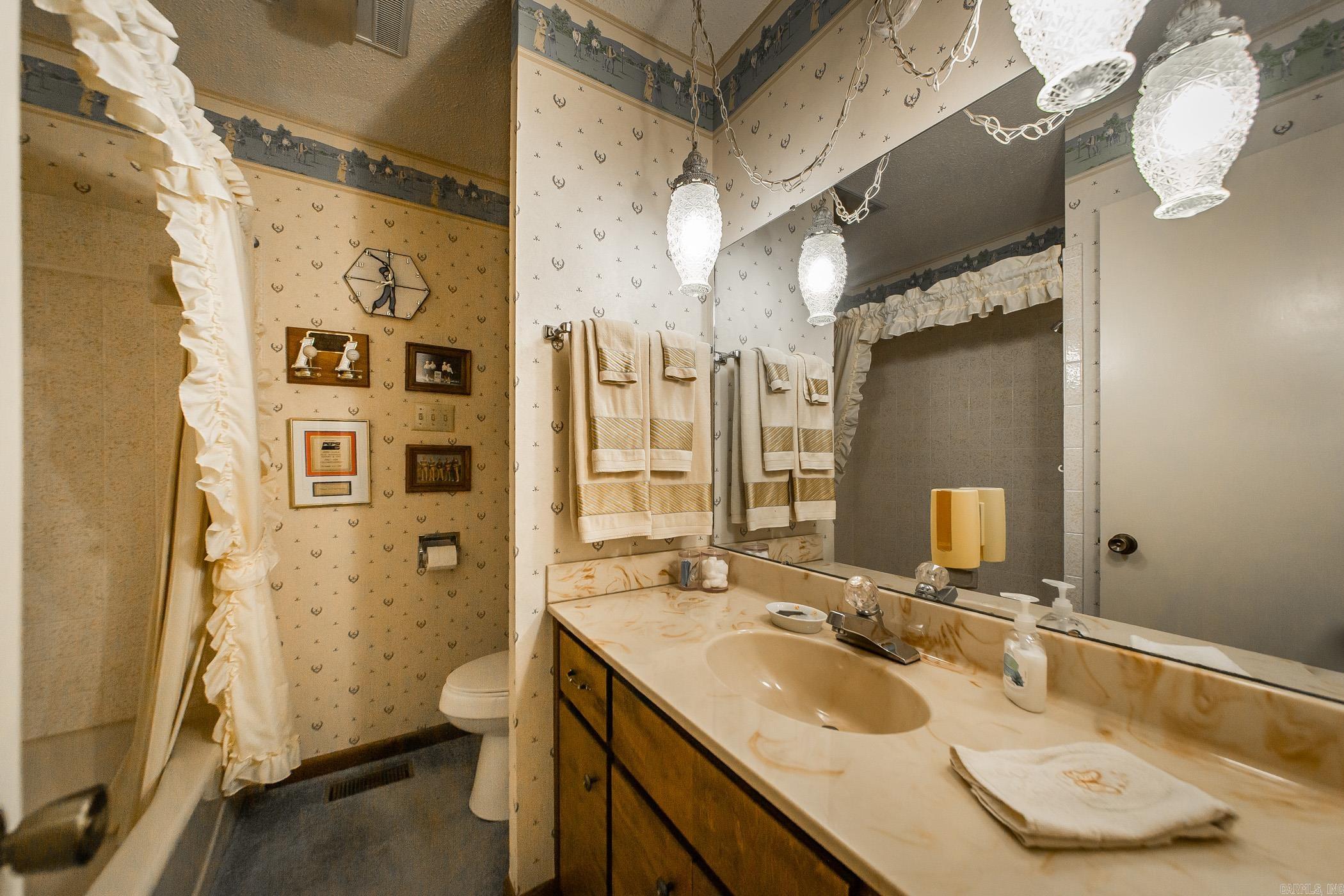 INDIAN HILLS - Residential