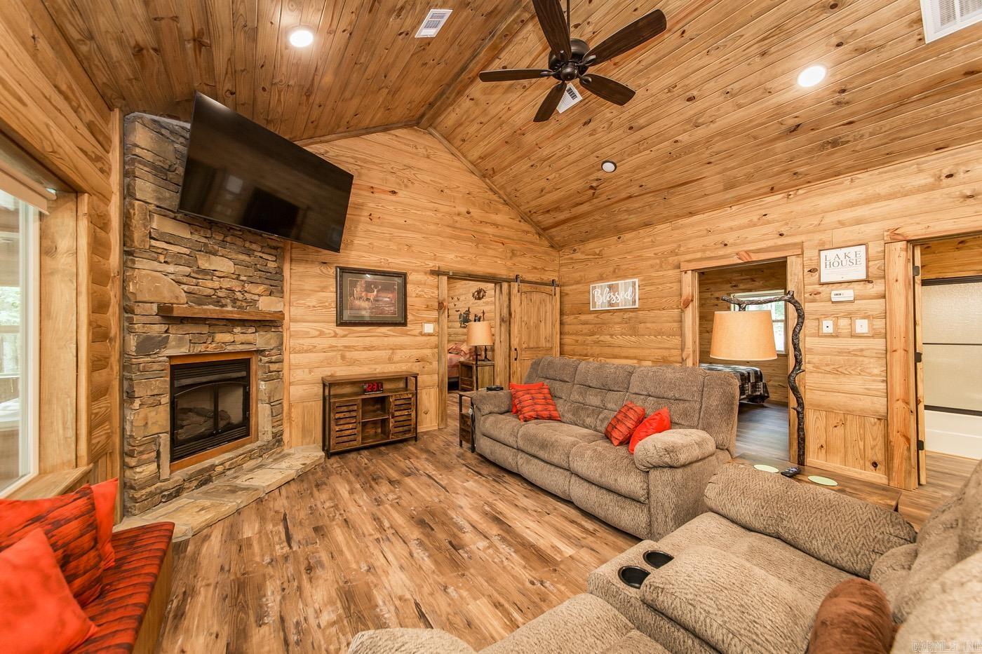 PLEASANT RIDGE - Residential