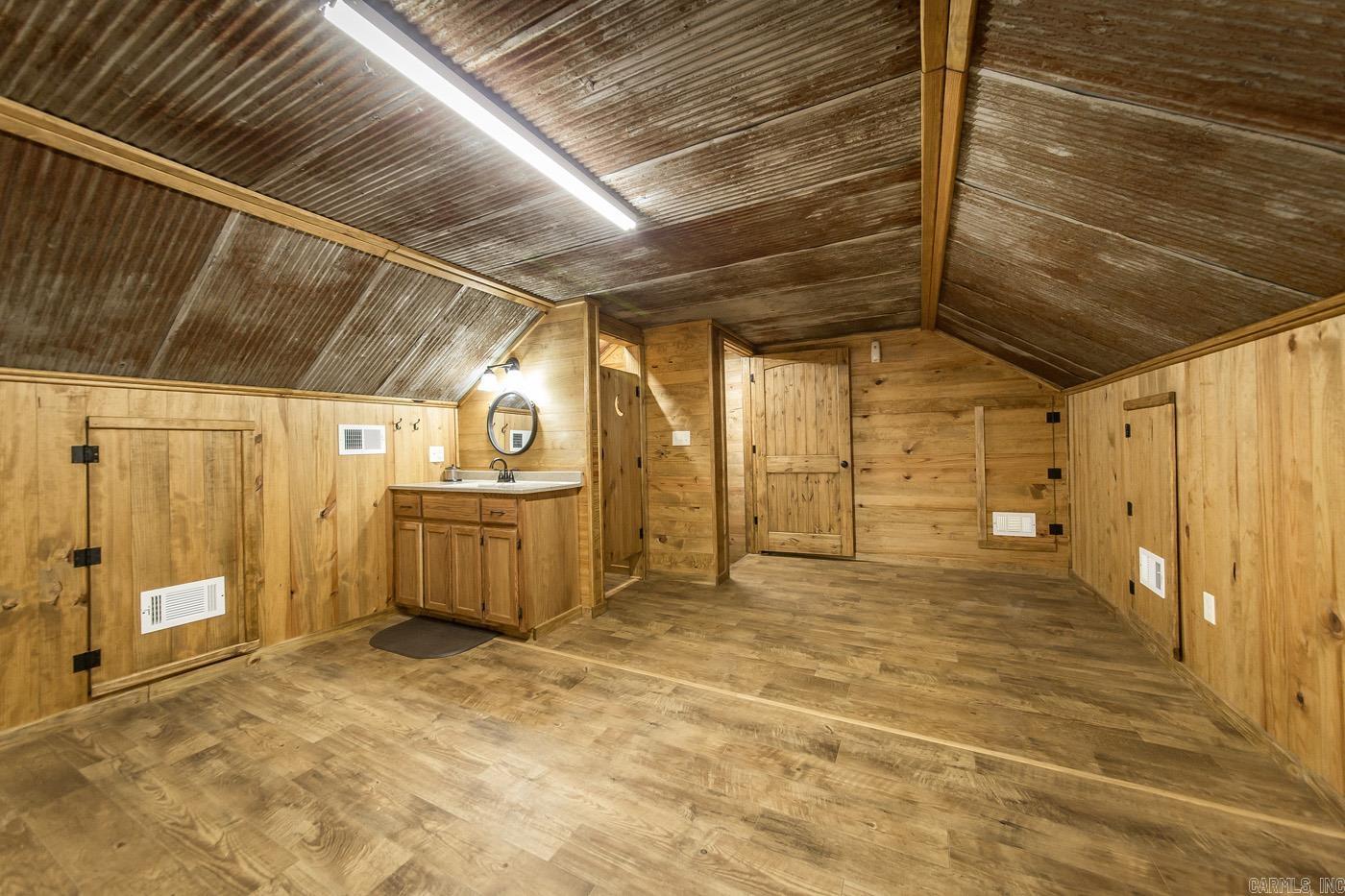 PLEASANT RIDGE - Residential