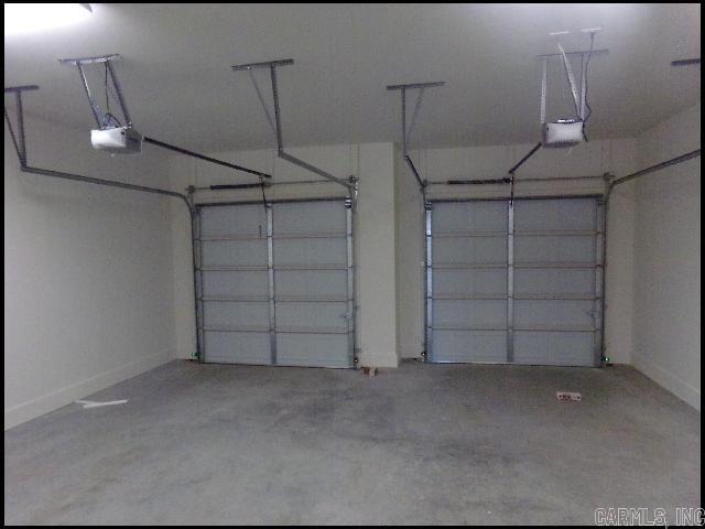 COUNTRY CLUB OF ARK THE - Residential Lease