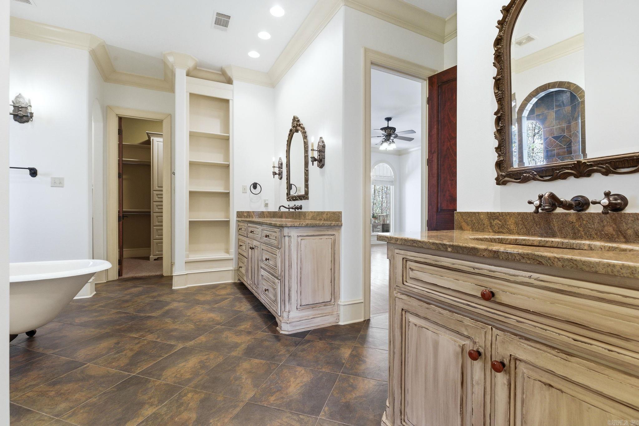 CHENAL DOWNS - Residential