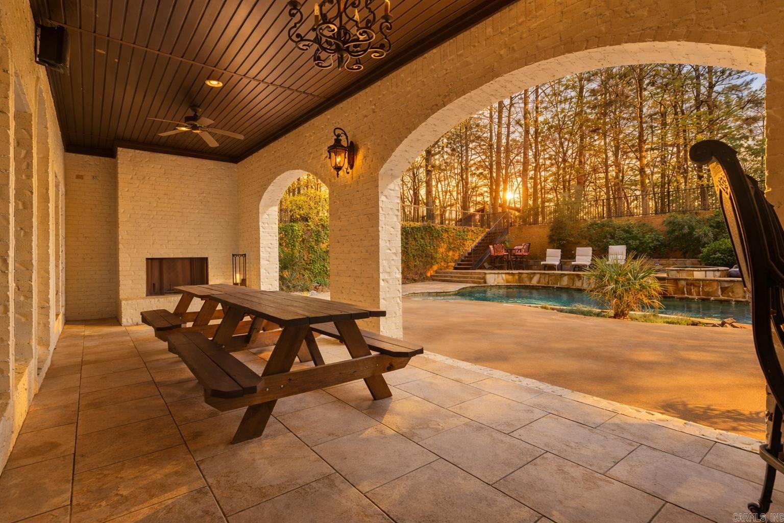 CHENAL DOWNS - Residential