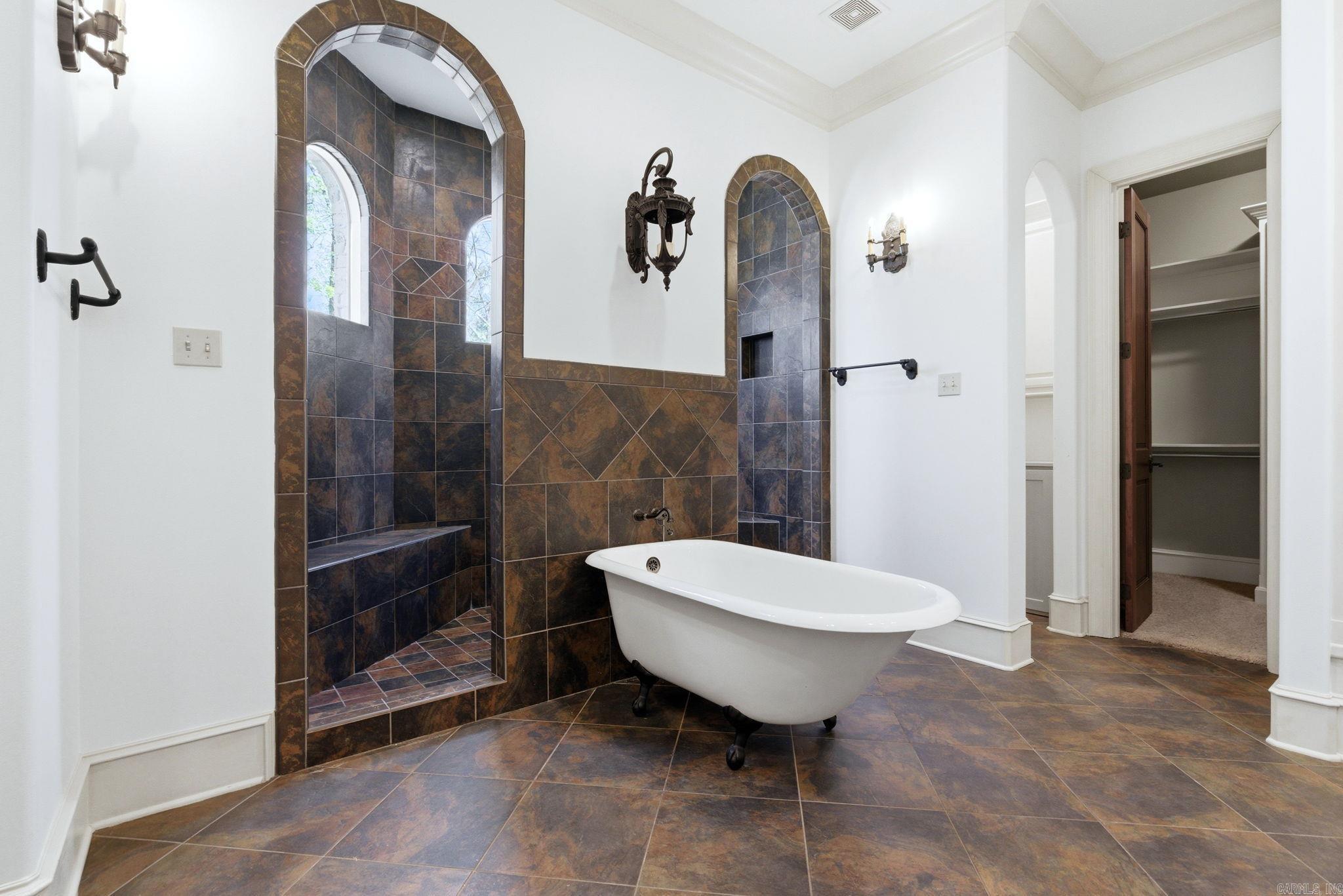 CHENAL DOWNS - Residential