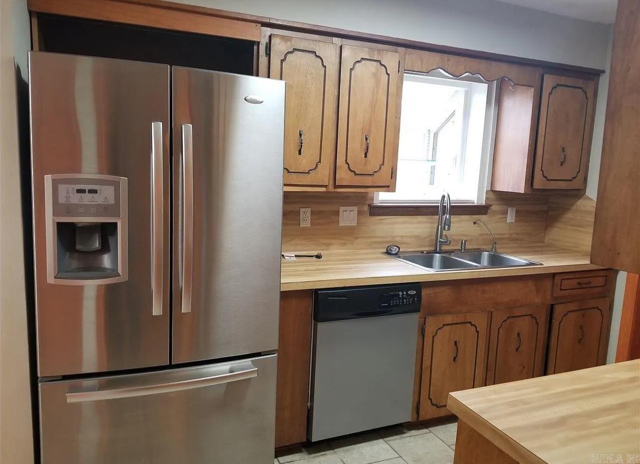 WOODLAND HILLS - Residential