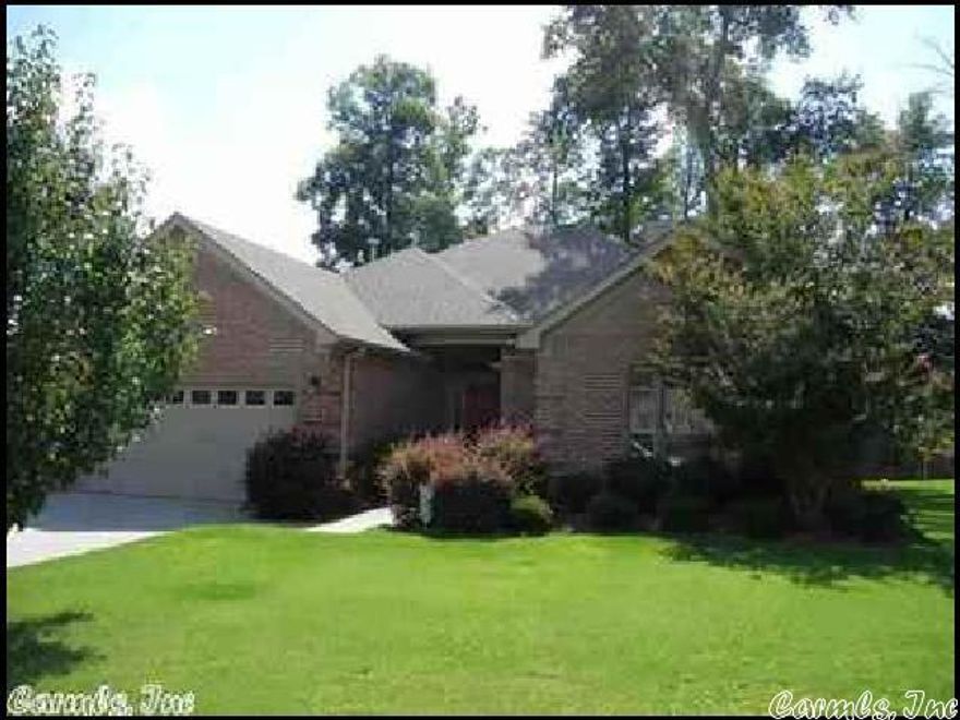 *BENTON* WONDERFUL HOME WITH SPLIT FLOOR PLAN!! This 3 Bed And 2 Bath Home Features Over 1800 Sqft! Great Room With Built-Ins And Gas Log Fireplace! Large Kitchen Equipped With Electric Range, Refrigerator, And Dishwasher, Along With A Breakfast Bar! Washer And Dryer Hookups! Covered Patio With A Fenced In Backyard! 2 Car Garage For Parking! PET FRIENDLY!! AVAILABLE MID TO LATE JANUARY 2026!!!  <a href='https://raineyrealty.com/virtualtour.php?r=XZOkhU'> Click here for a 360° Virtual Tour</a>