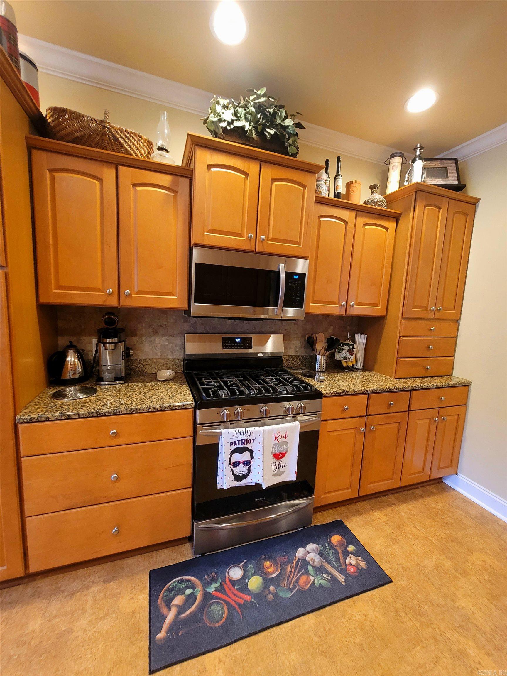 FOUR OAKS - Residential