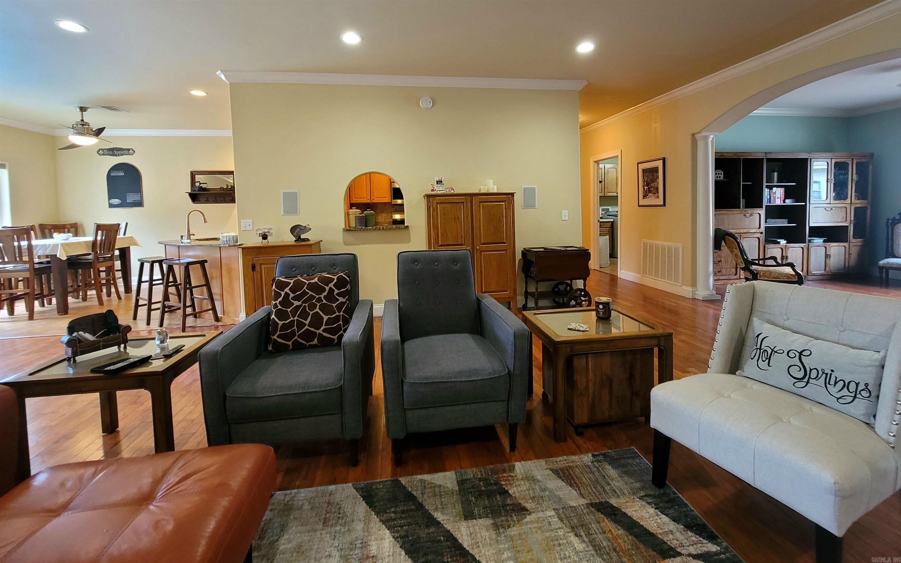 FOUR OAKS - Residential