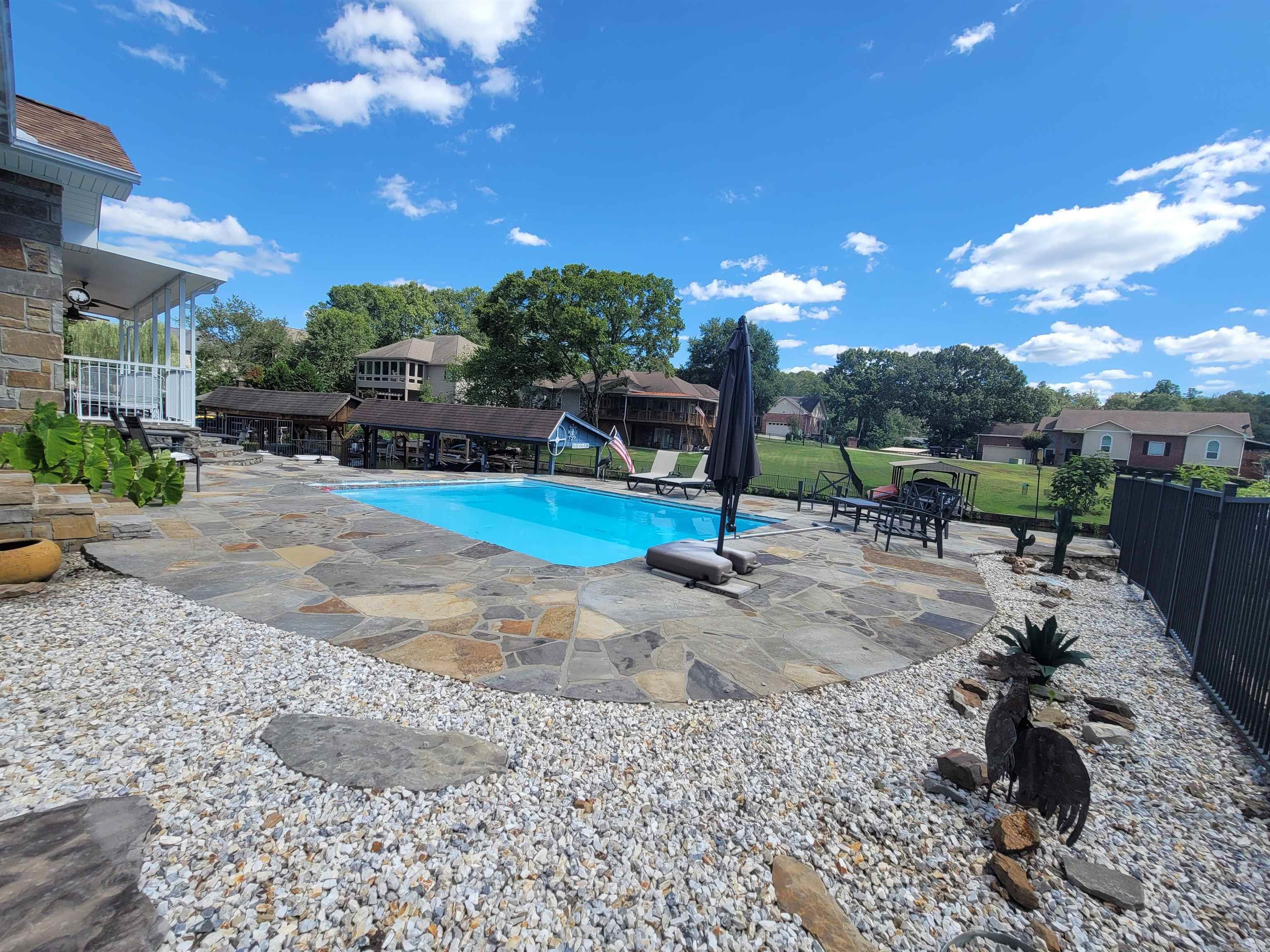 FOUR OAKS - Residential