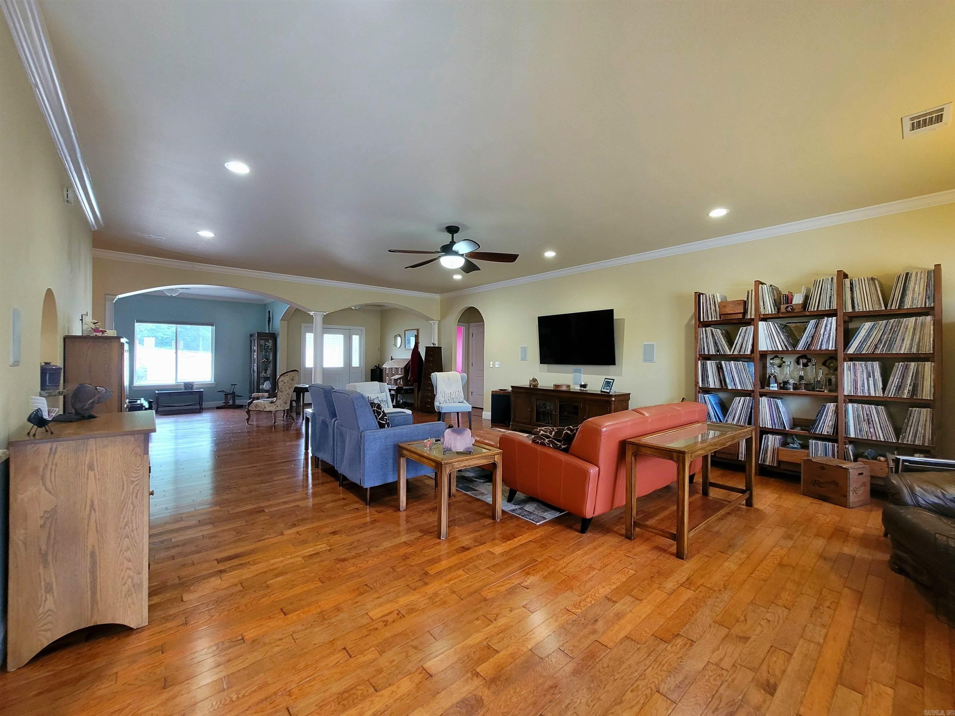 FOUR OAKS - Residential
