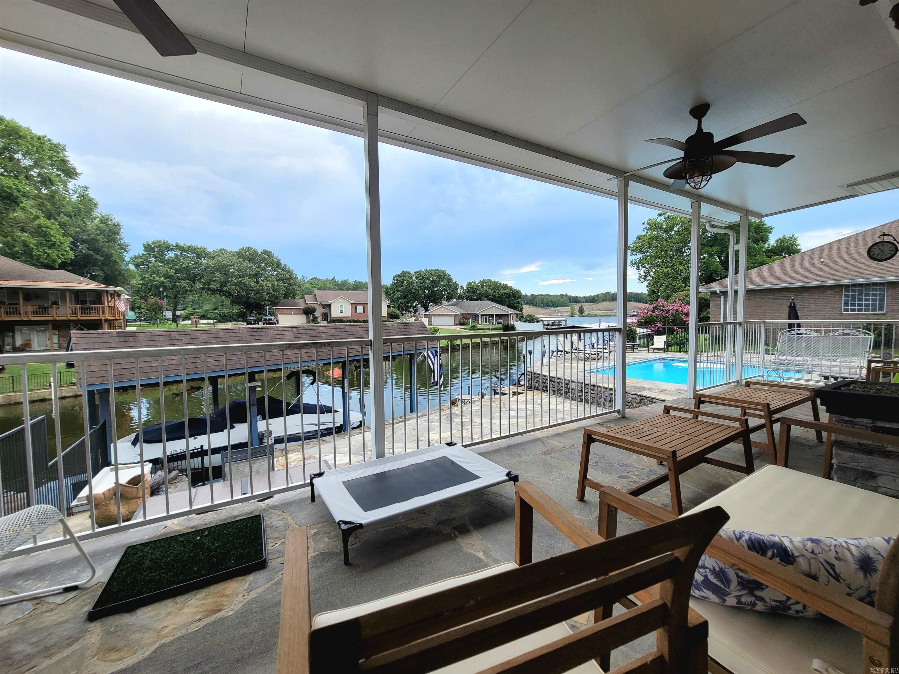 FOUR OAKS - Residential