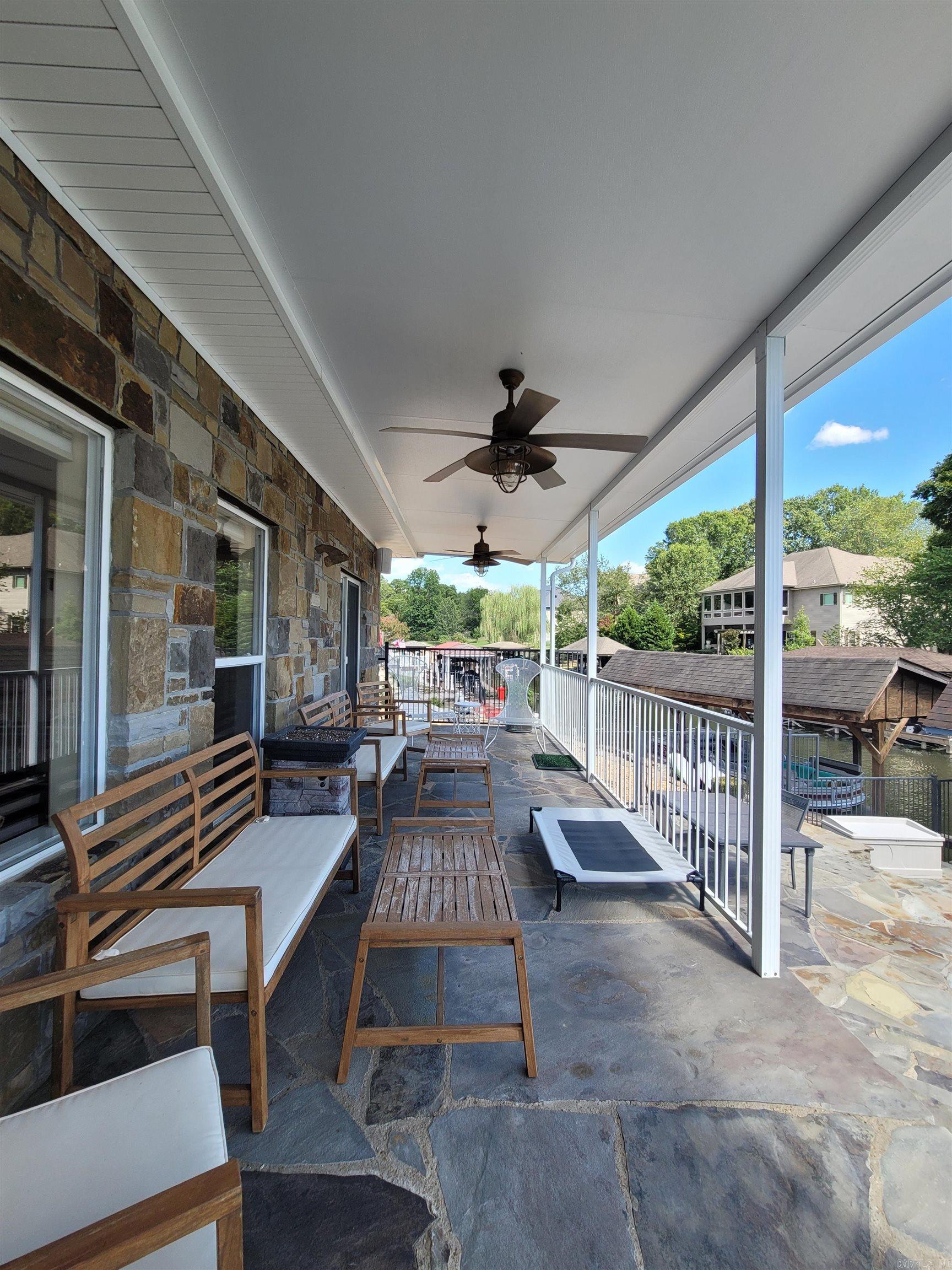 FOUR OAKS - Residential