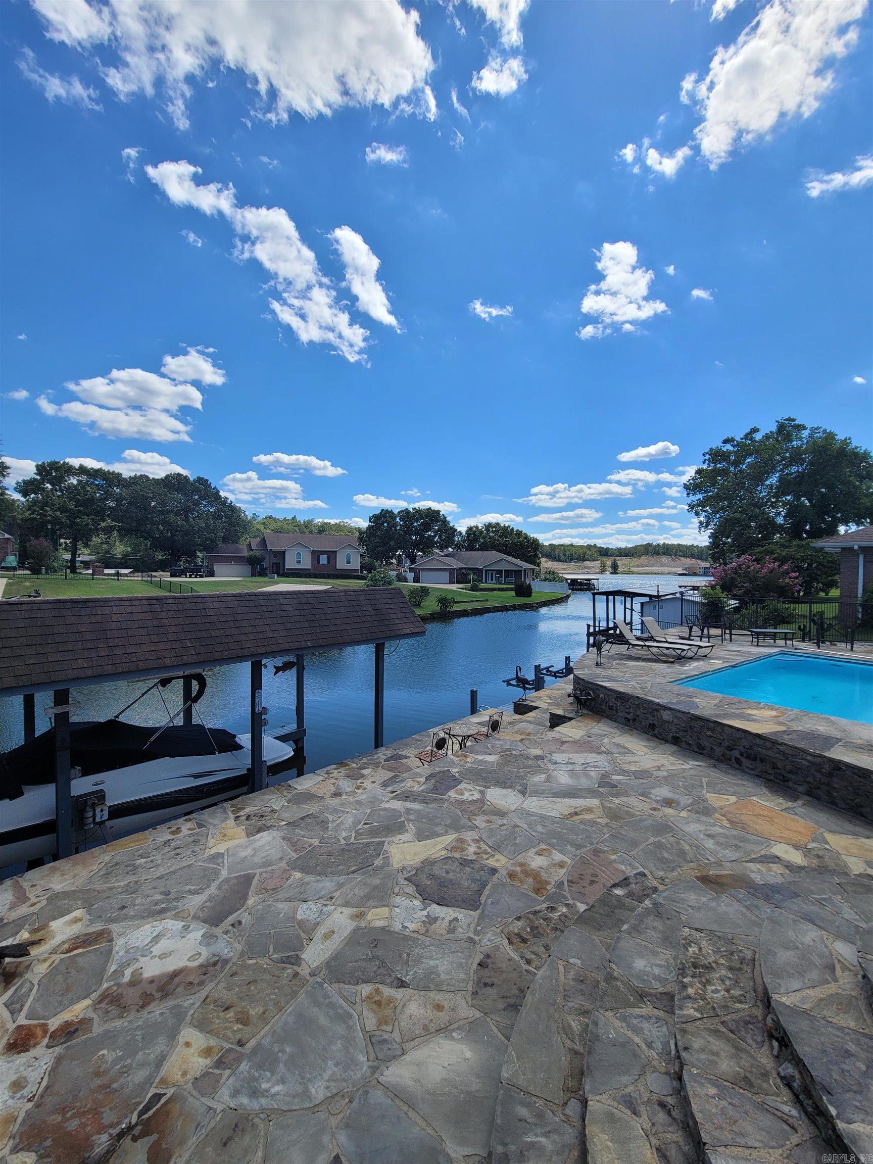 FOUR OAKS - Residential