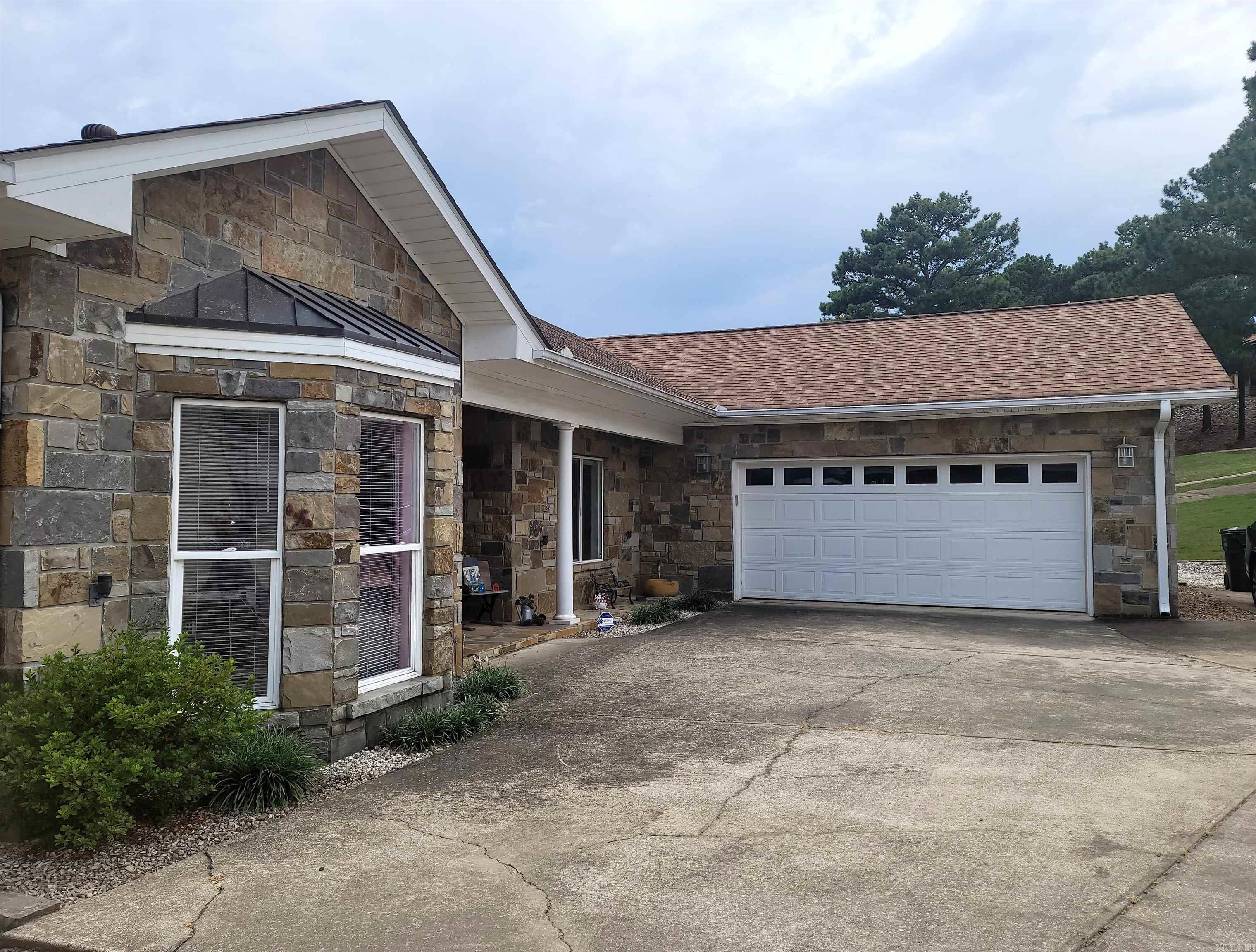 FOUR OAKS - Residential