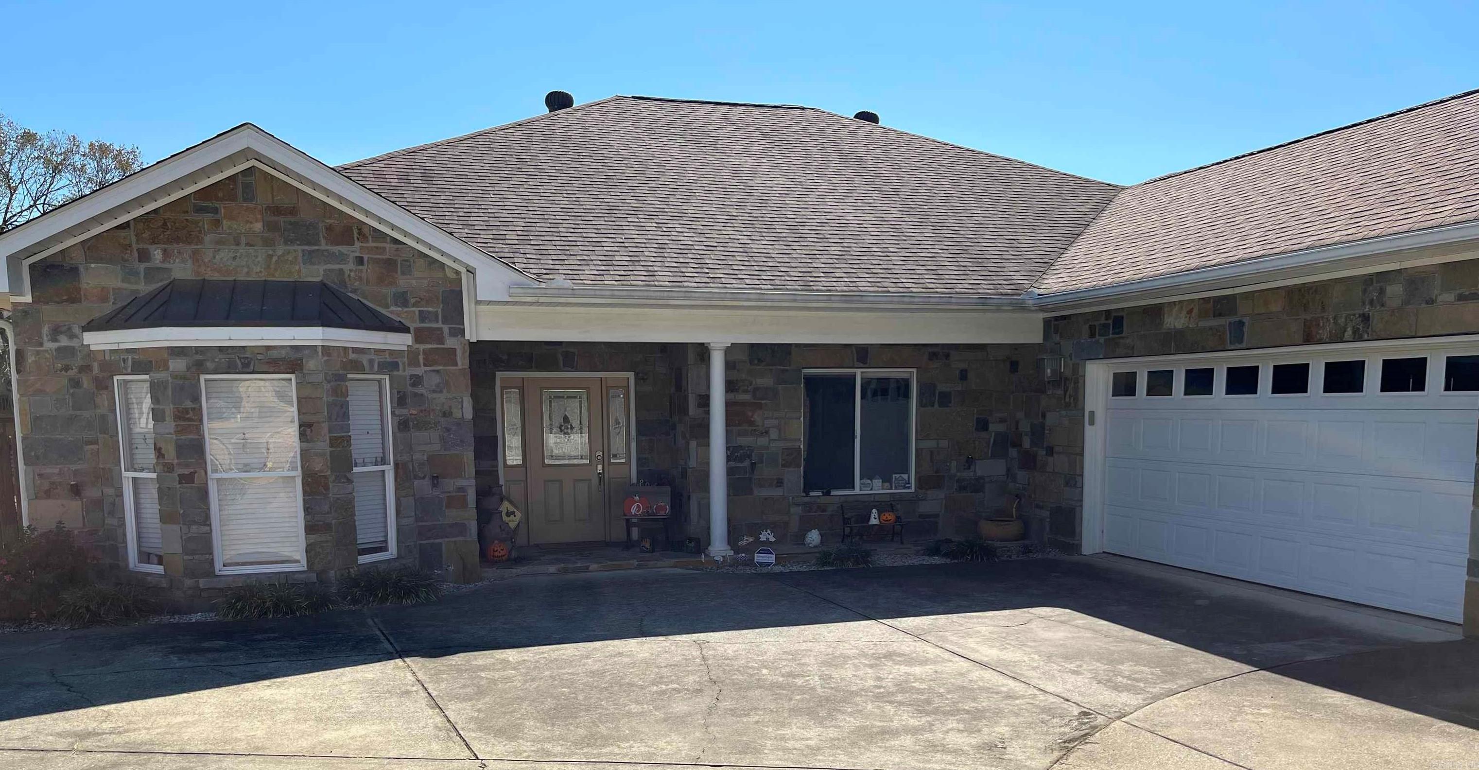 FOUR OAKS - Residential