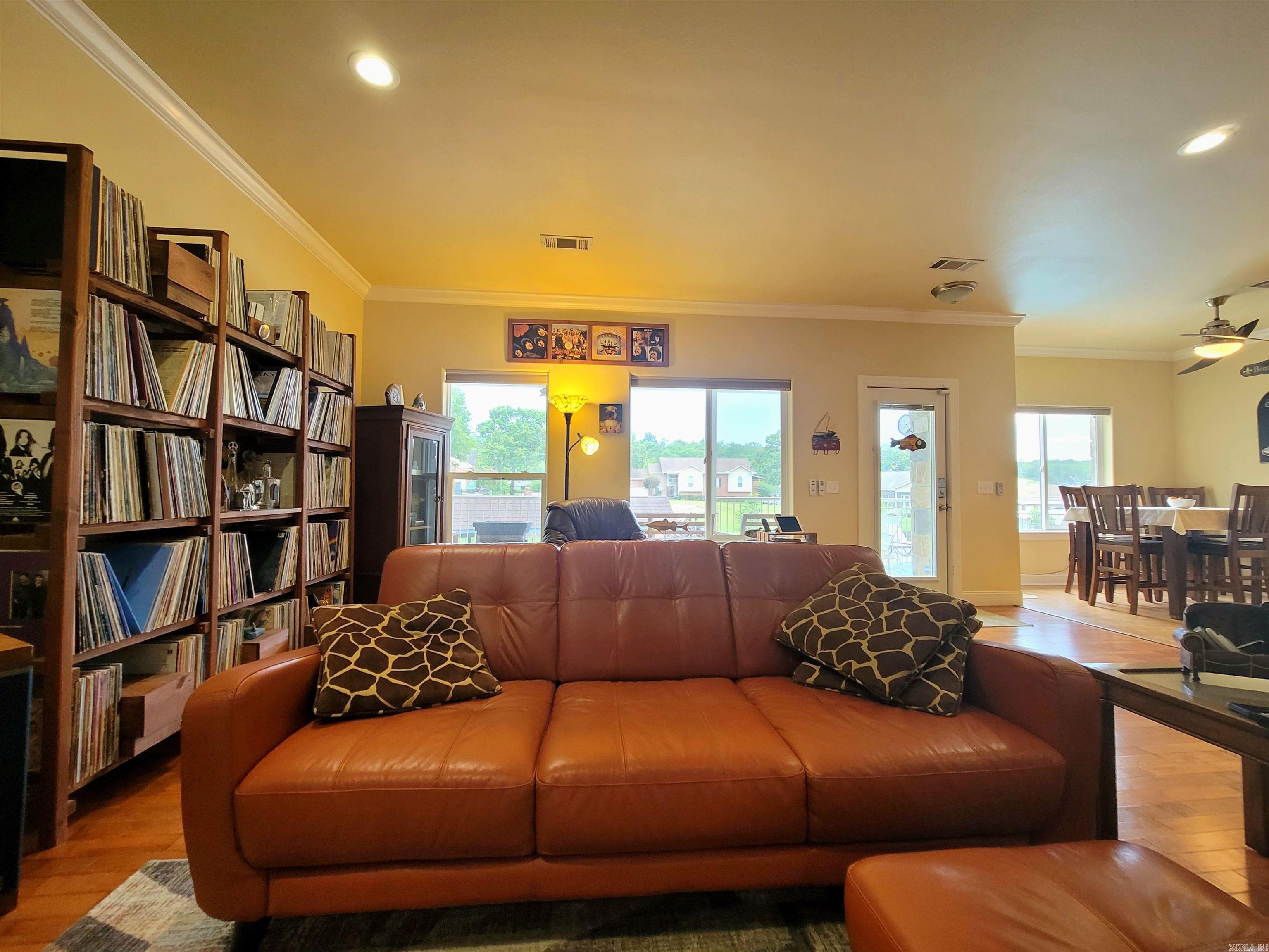 FOUR OAKS - Residential