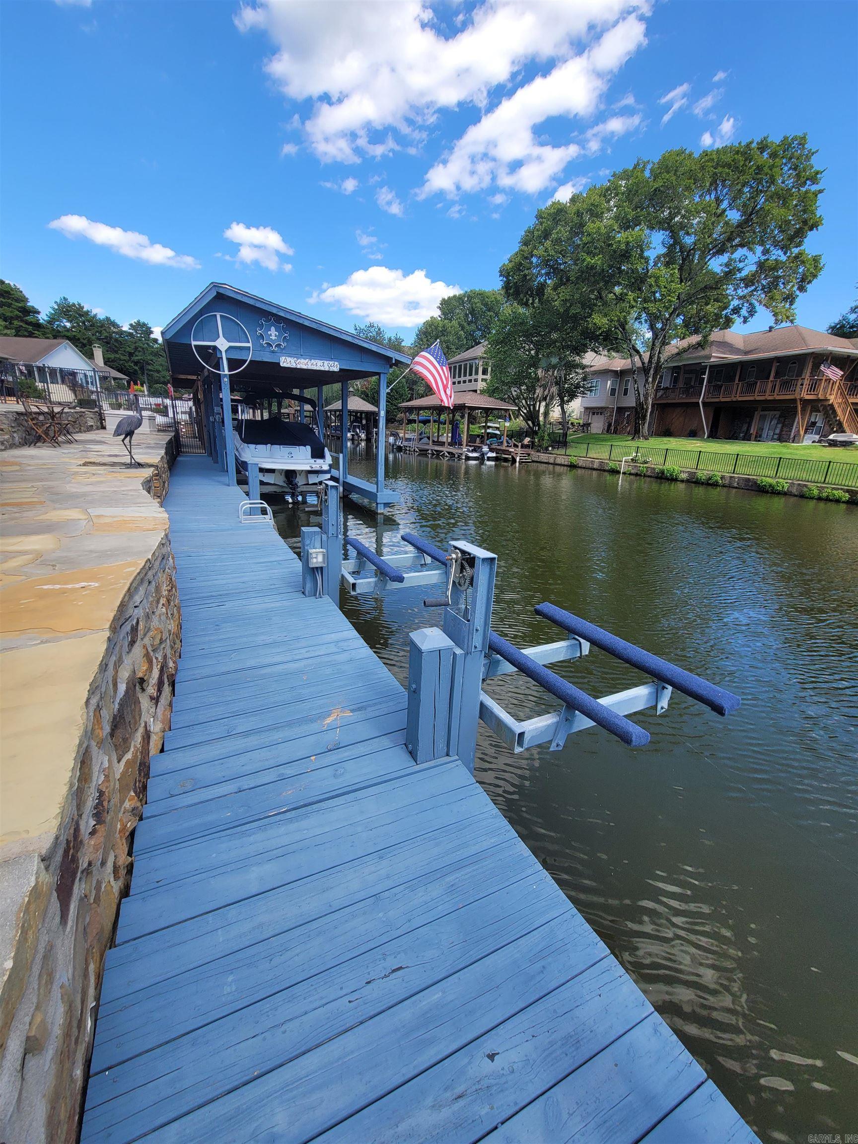 FOUR OAKS - Residential