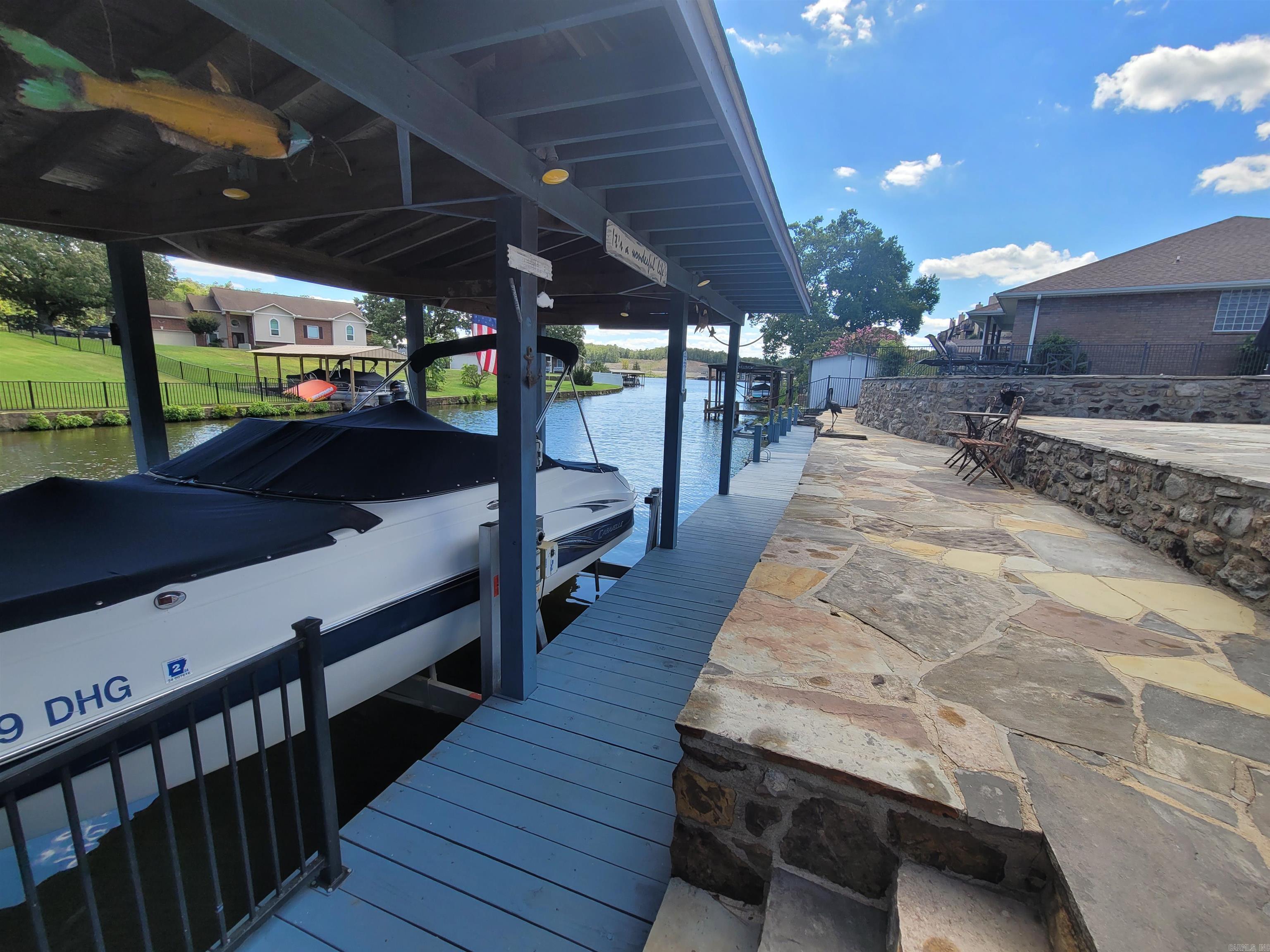 FOUR OAKS - Residential