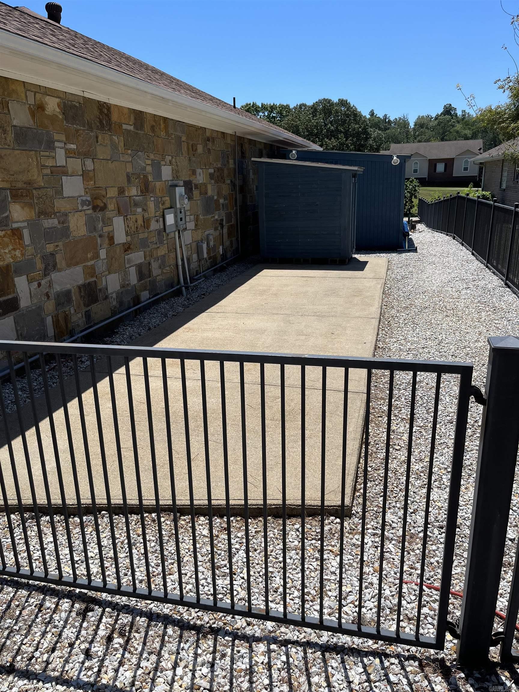 FOUR OAKS - Residential