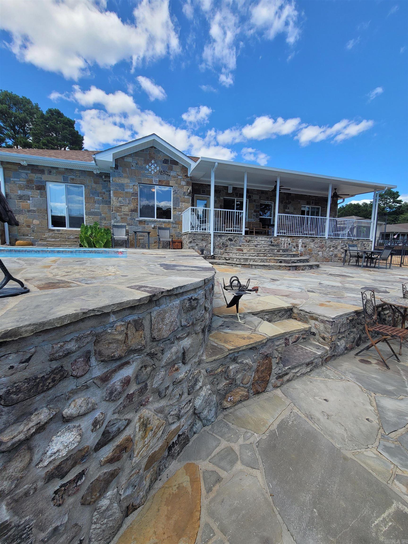 FOUR OAKS - Residential