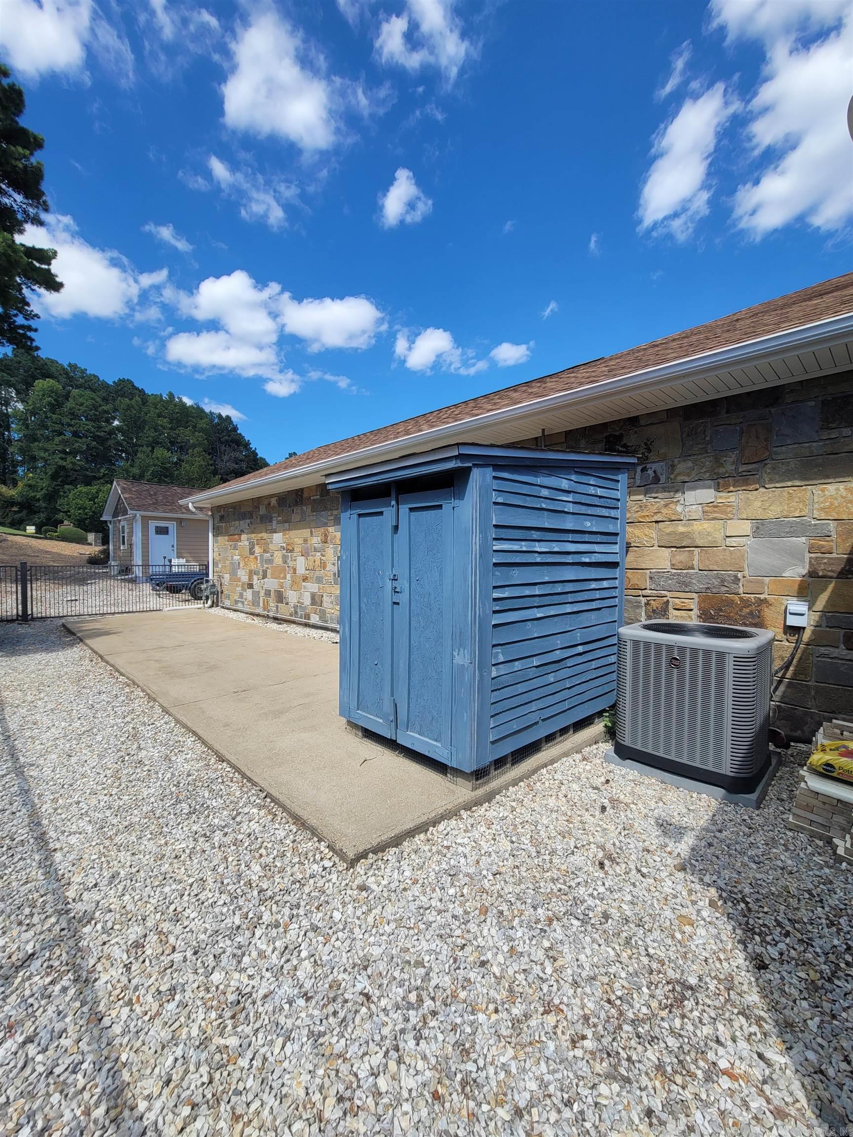 FOUR OAKS - Residential